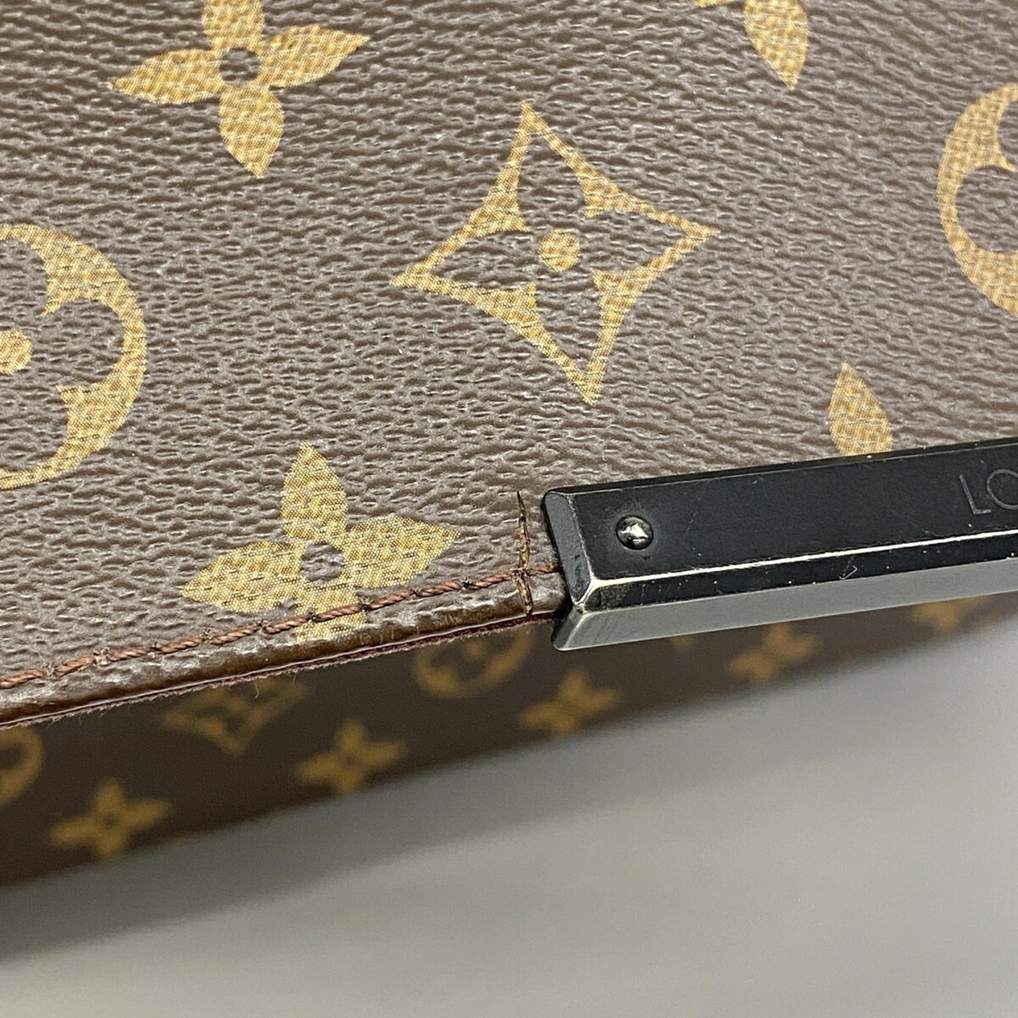 Louis Vuitton Brown Shoulder Bag (Pre-Owned)
