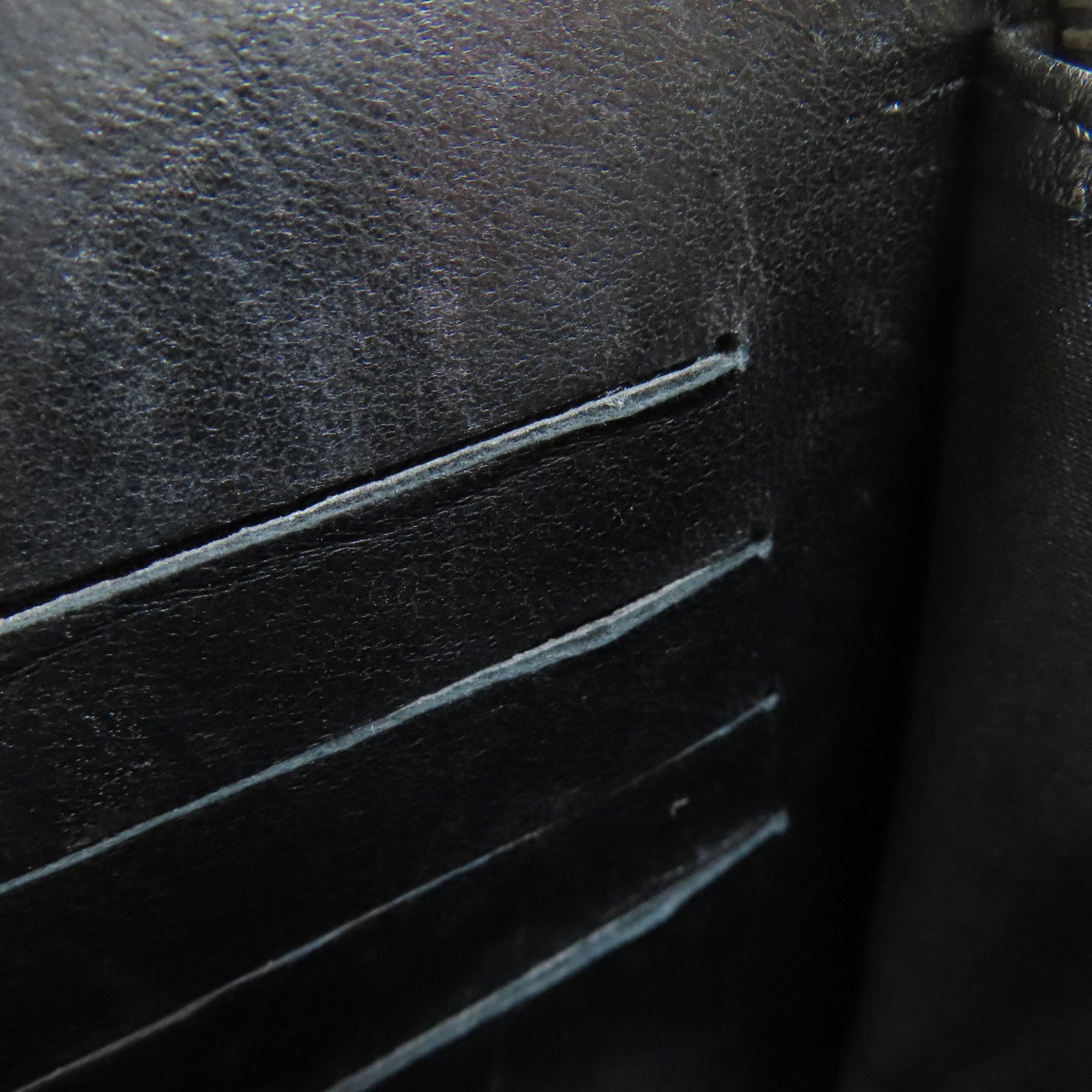 Chanel Black Leather Shoulder Bag (Pre-Owned)