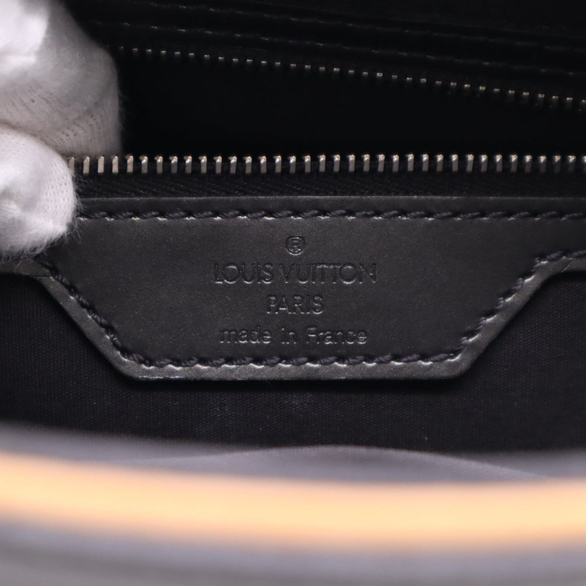 Louis Vuitton Gray Leather Handbag (Pre-Owned)
