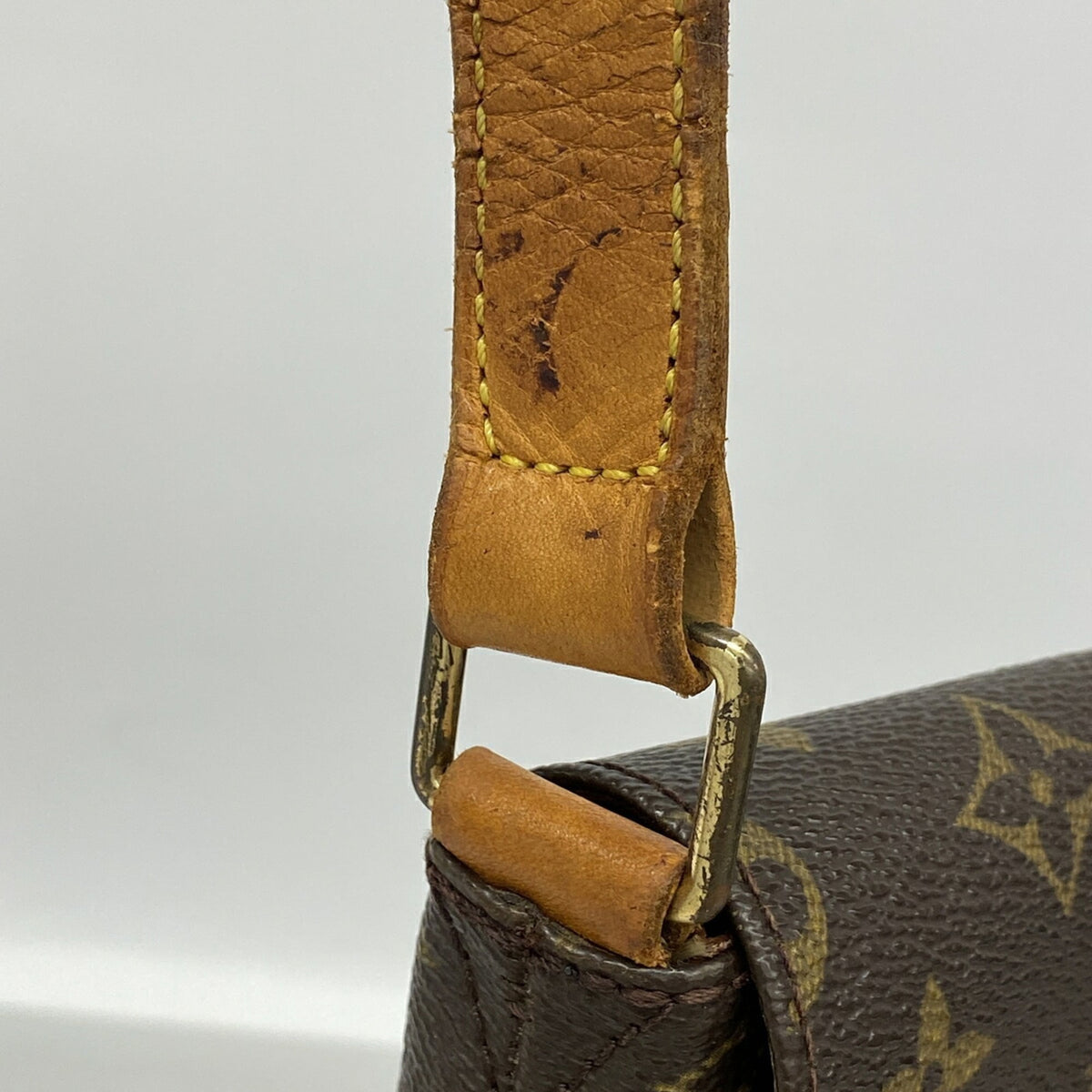 Louis Vuitton Brown Shoulder Bag (Pre-Owned)