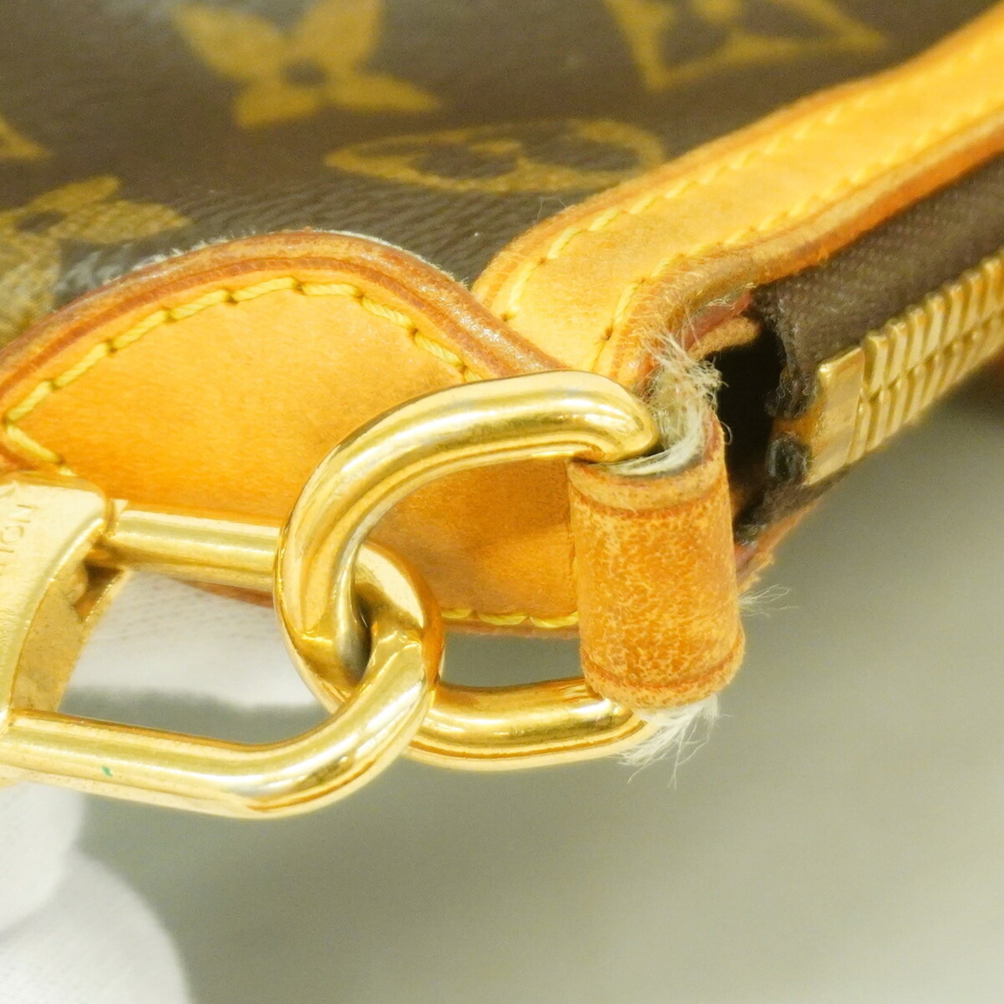 Louis Vuitton Brown Handbag (Pre-Owned)