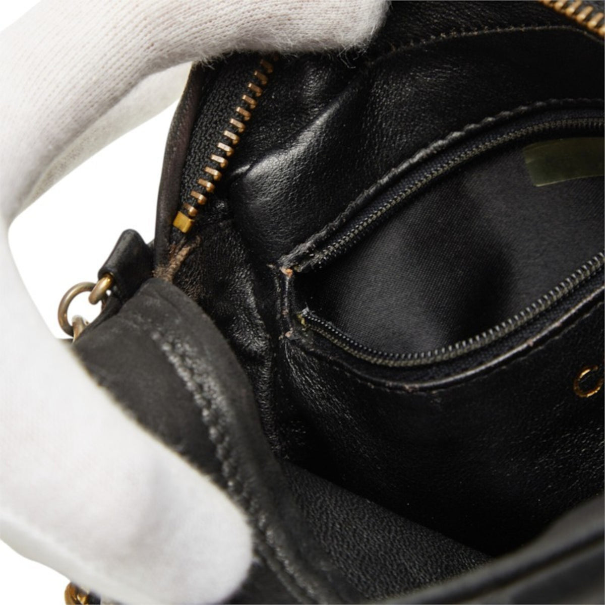 Chanel Matelasse Black Leather Shoulder Bag (Pre-Owned)