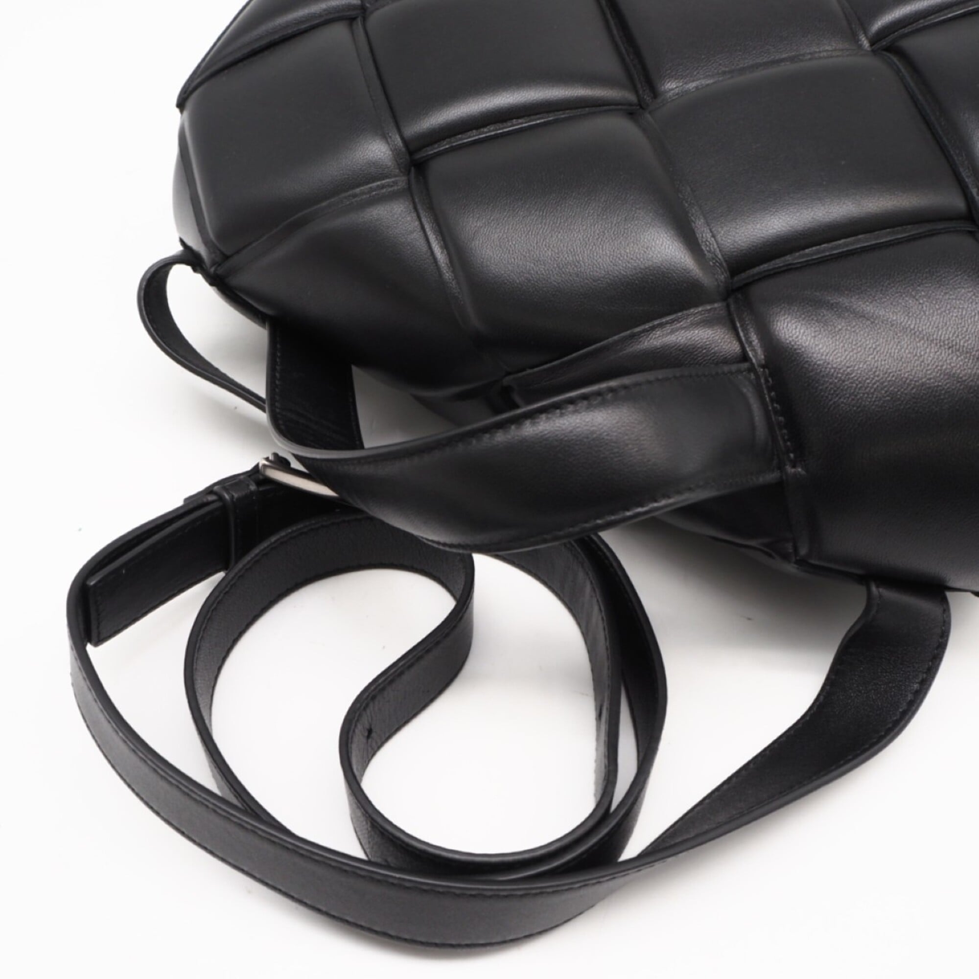 Bottega Veneta Black Leather Shoulder Bag (Pre-Owned)