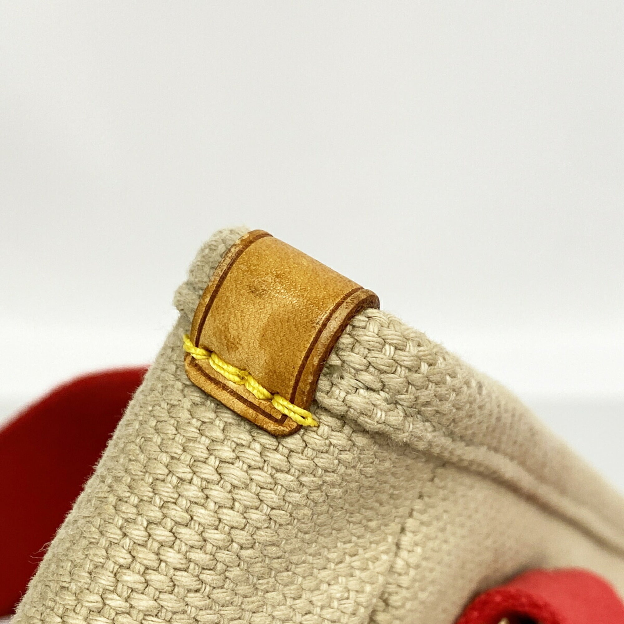 Louis Vuitton Beige Handbag (Pre-Owned)