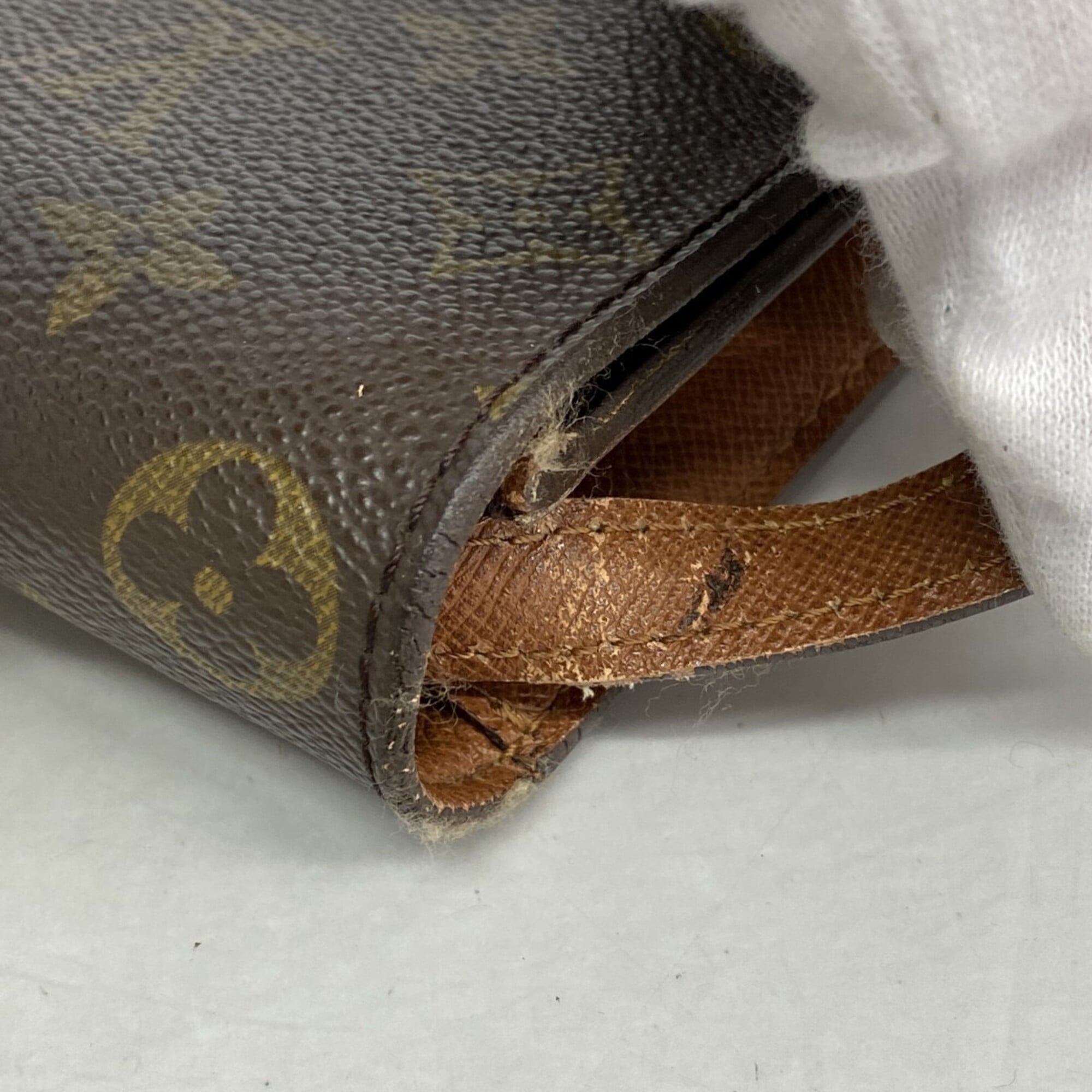 Louis Vuitton Brown Shoulder Bag (Pre-Owned)