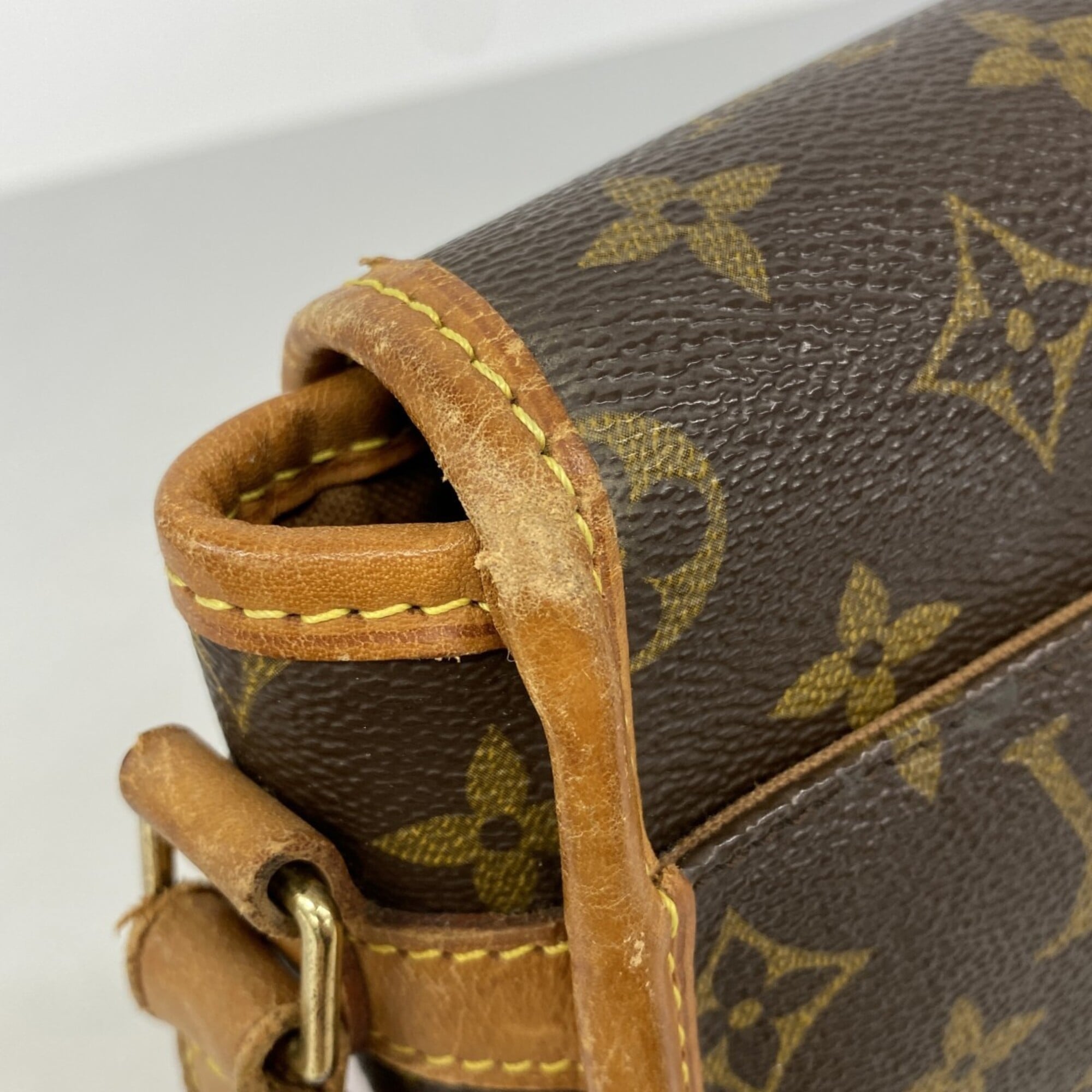 Louis Vuitton Brown Shoulder Bag (Pre-Owned)