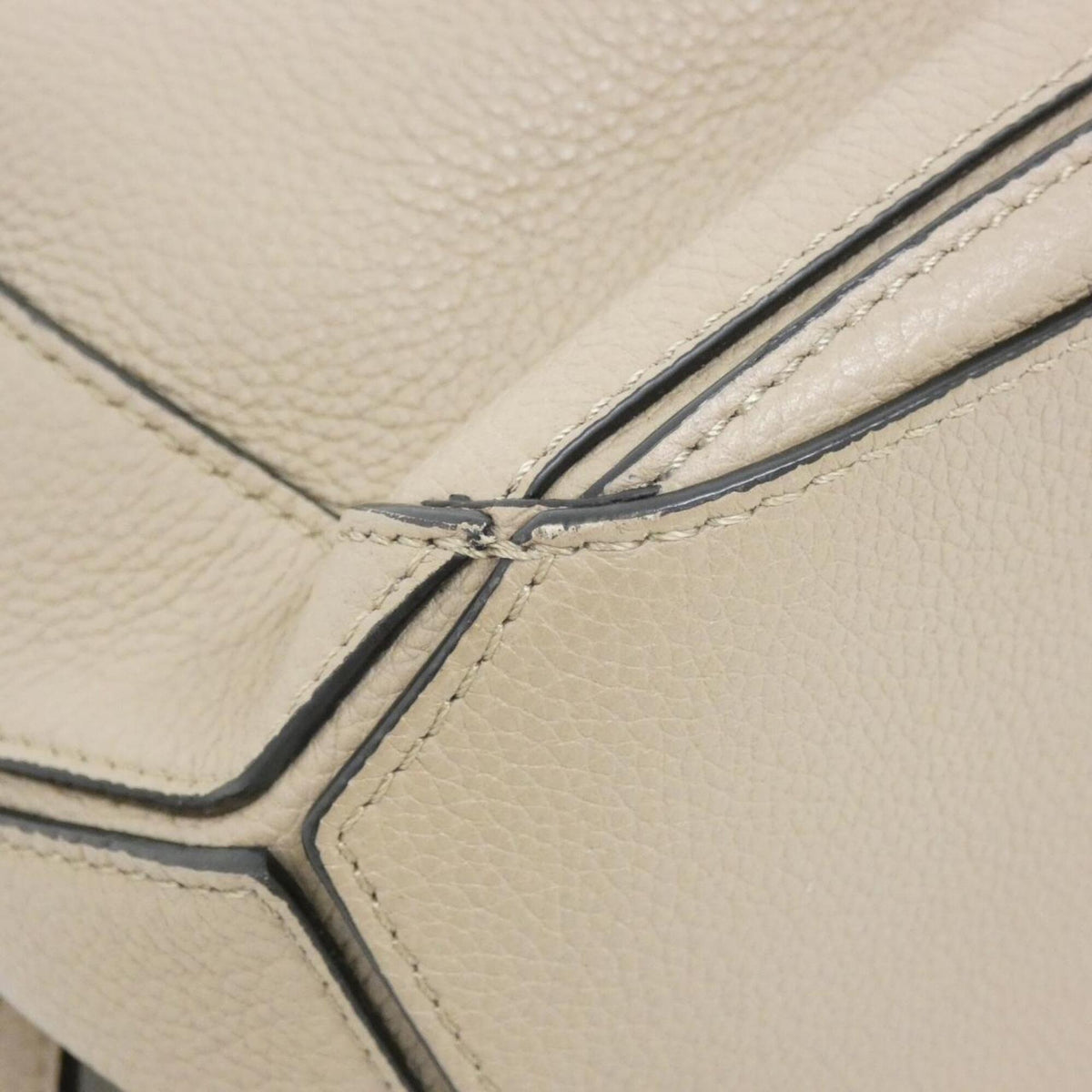 Loewe Sand Leather Handbag (Pre-Owned)
