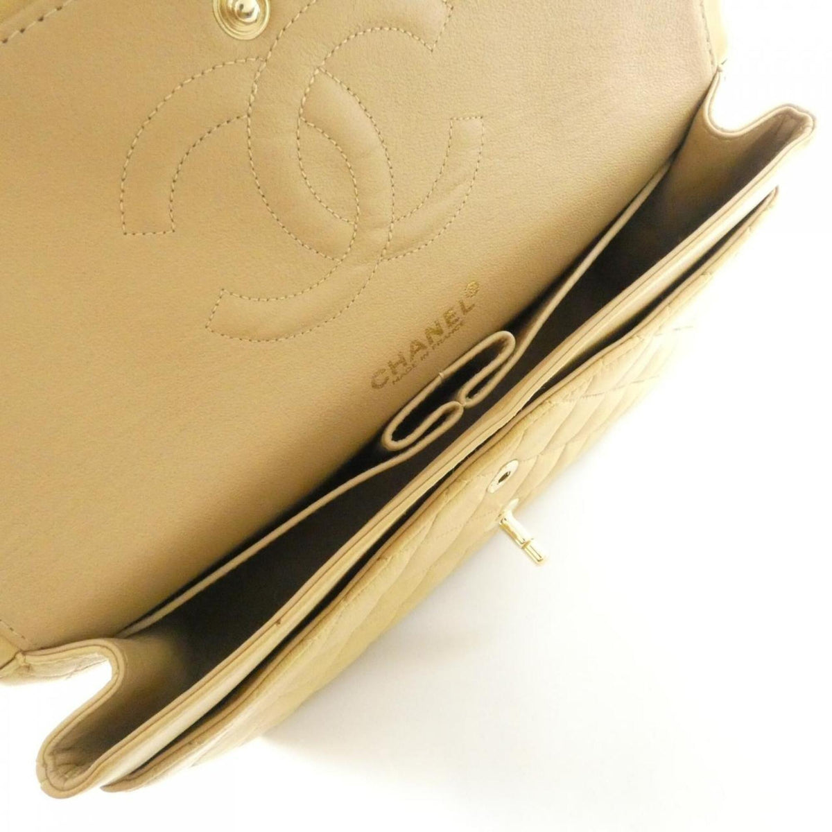 Chanel Beige Leather Shoulder Bag (Pre-Owned)