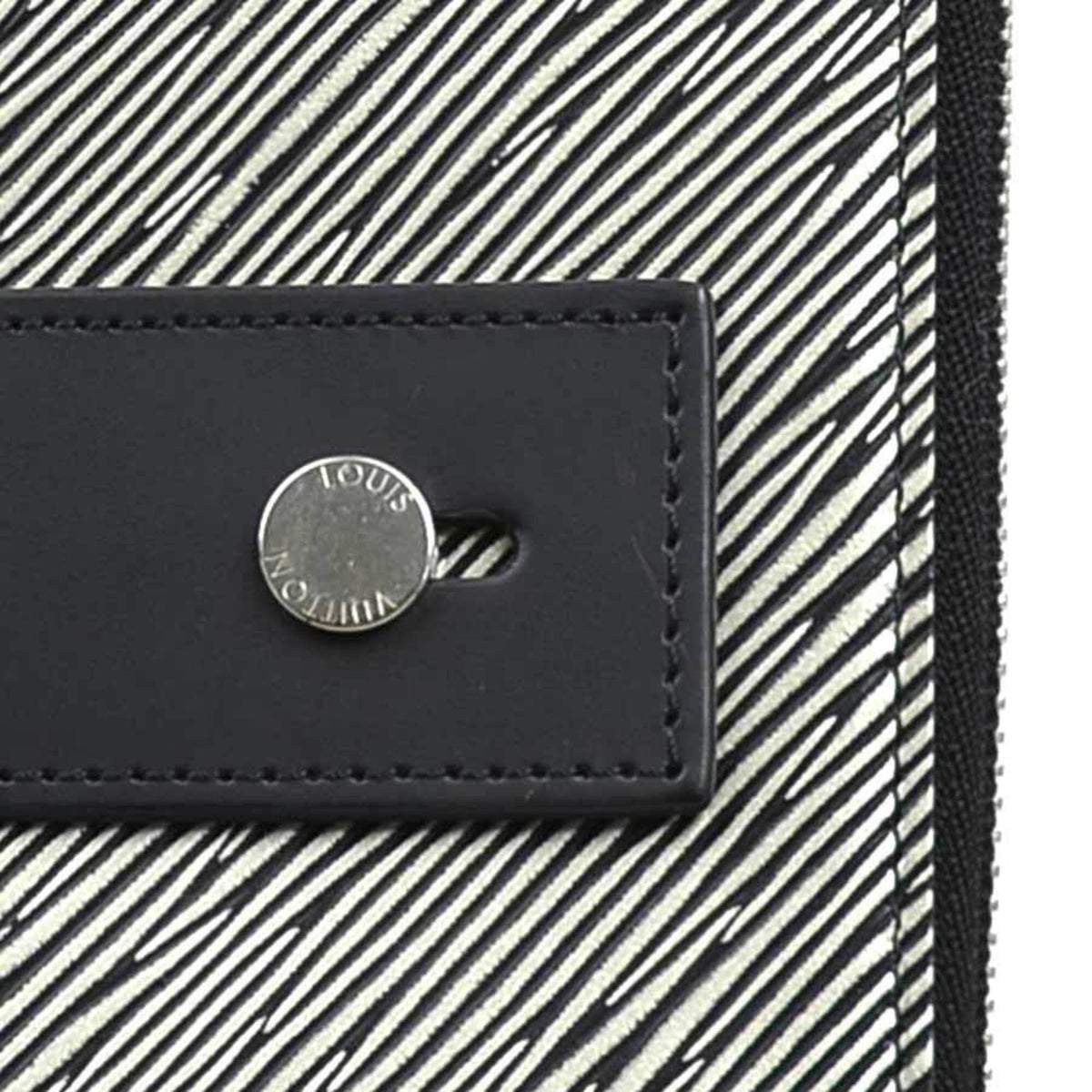 Louis Vuitton Black Silver Epi Leather Clutch Bag Pochette (Pre-Owned)