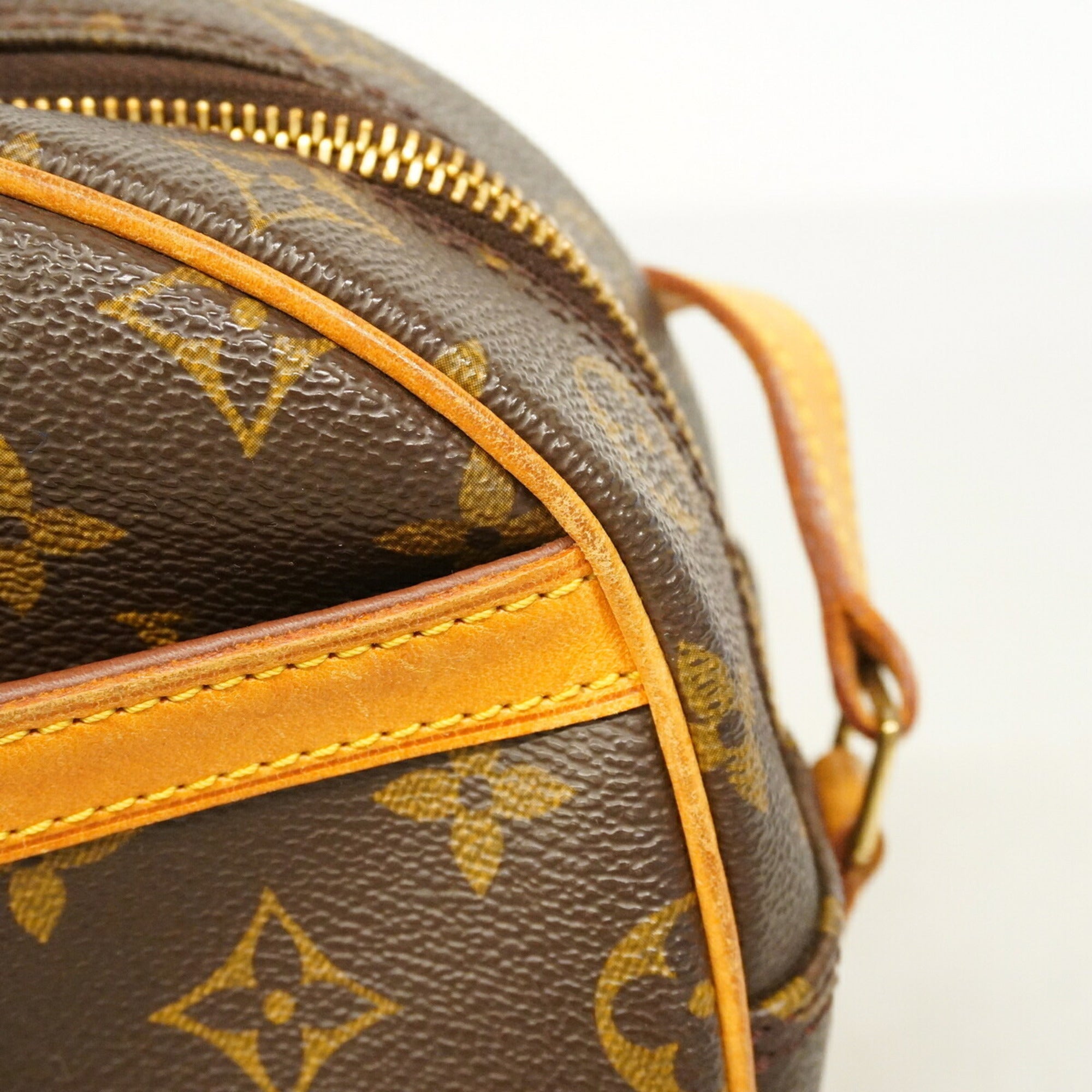 Louis Vuitton Brown Shoulder Bag (Pre-Owned)