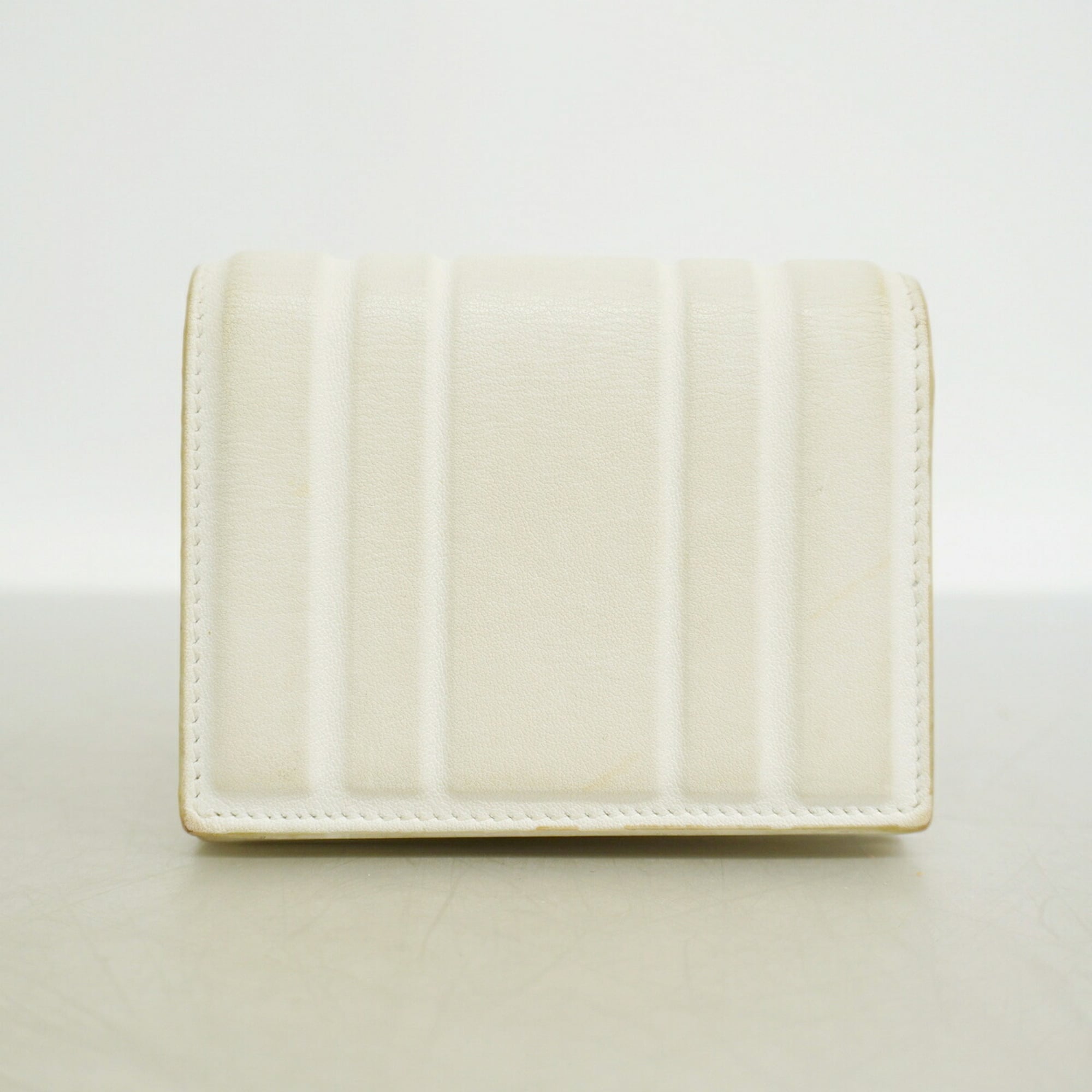 Salvatore Ferragamo White Leather Wallet (Bi-Fold) (Pre-Owned)
