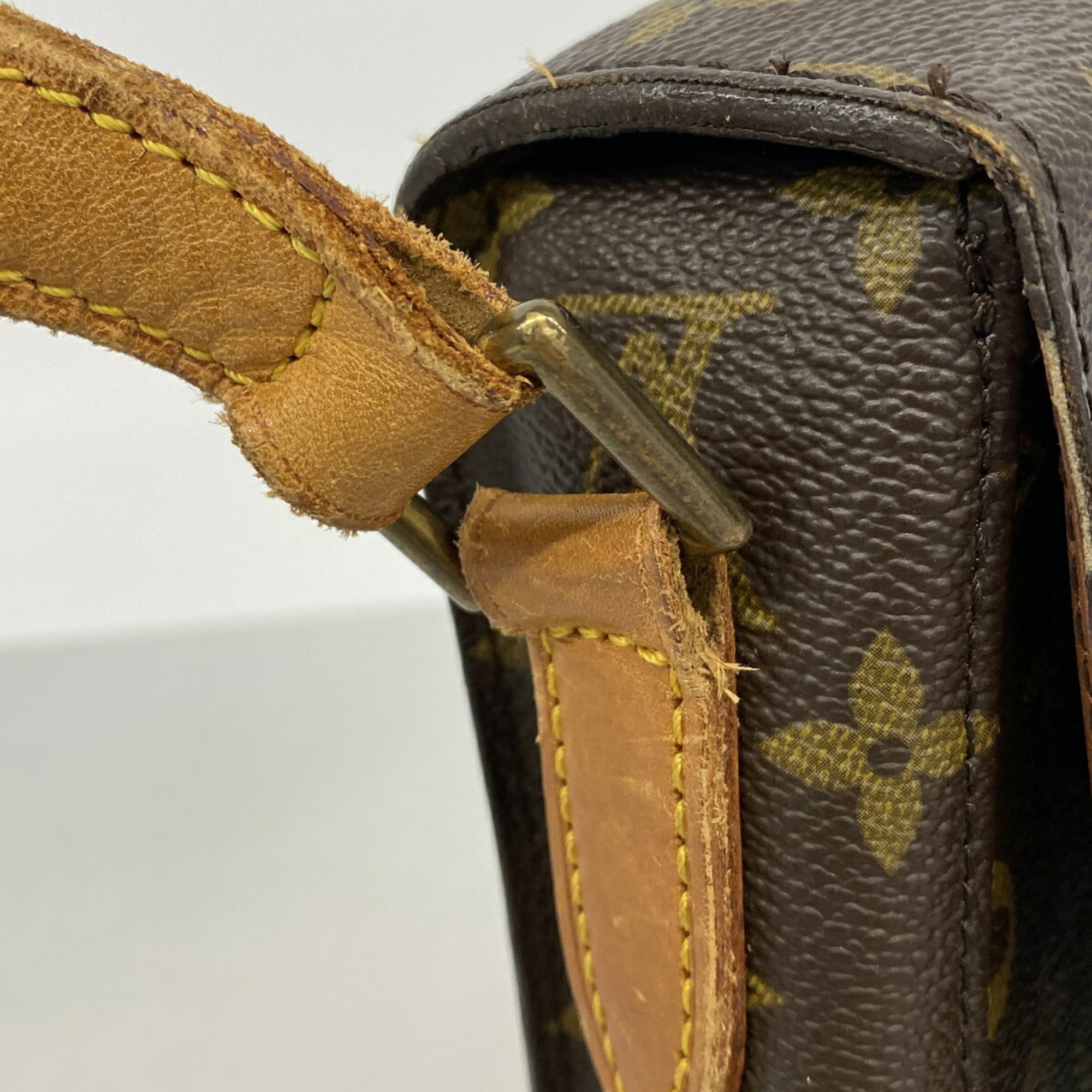 Louis Vuitton Brown Shoulder Bag (Pre-Owned)