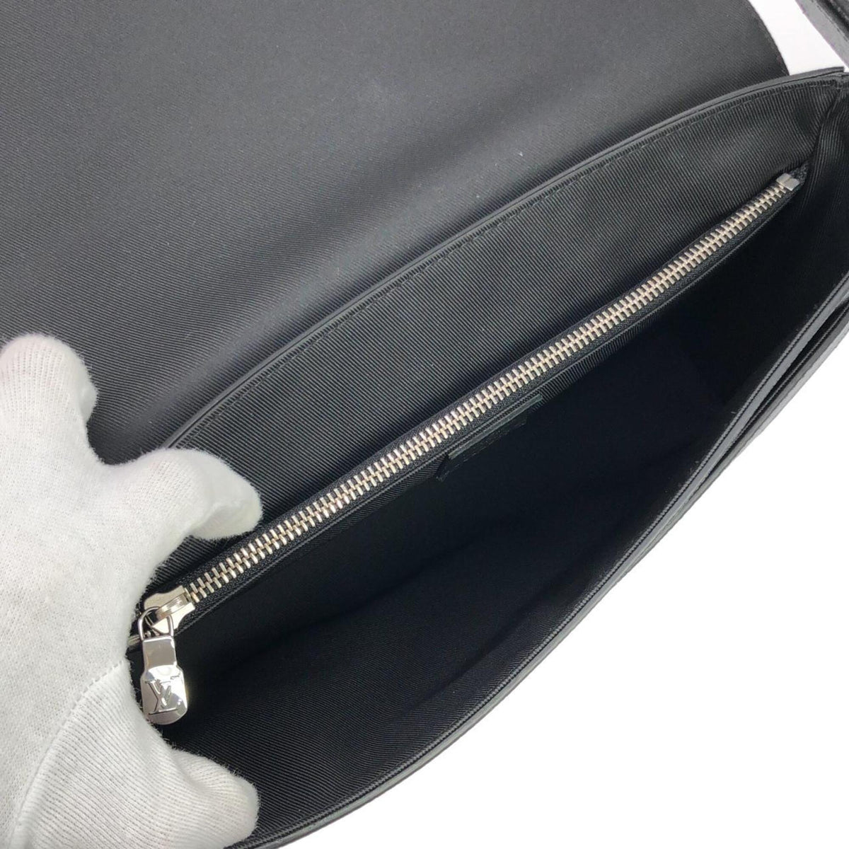 Louis Vuitton Black Leather Shoulder Bag (Pre-Owned)