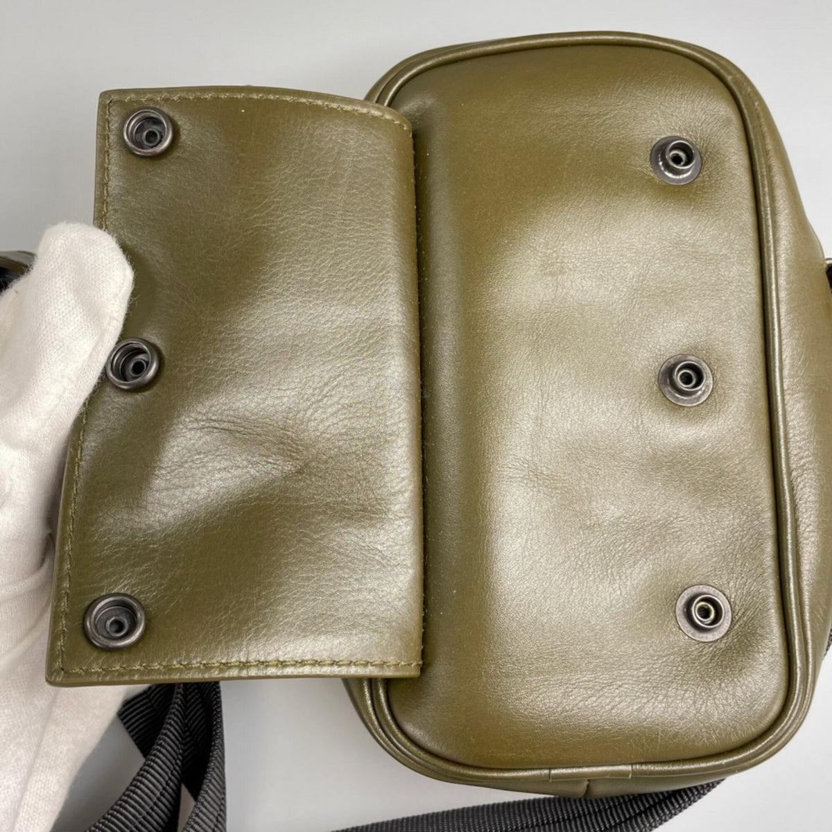 Bottega Veneta Khaki Leather Shoulder Bag (Pre-Owned)