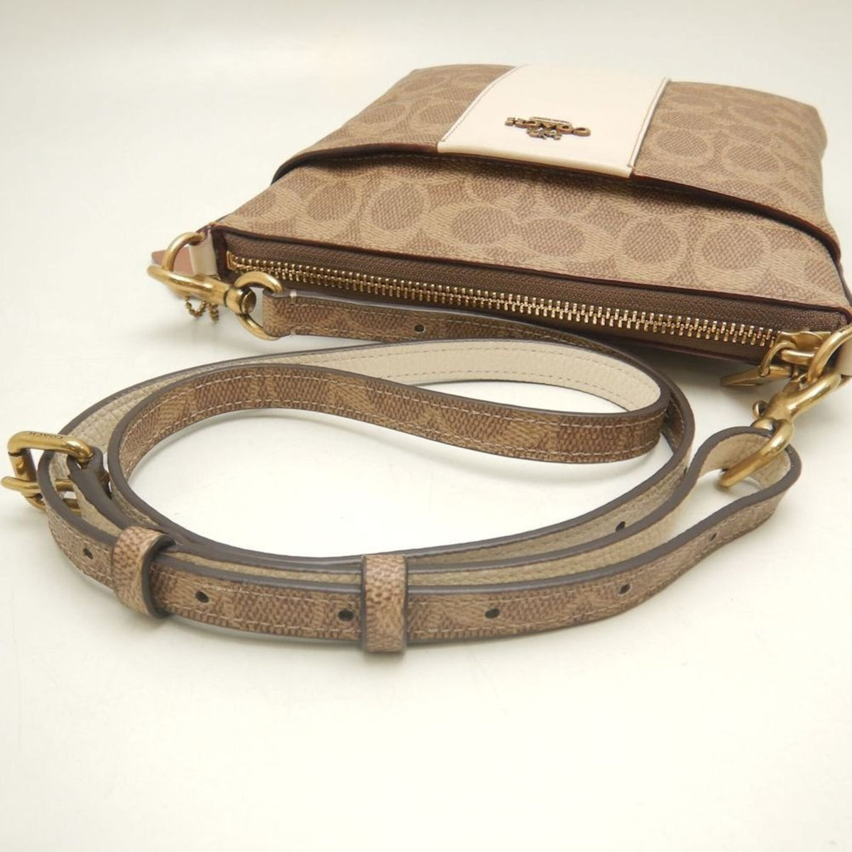 Coach Beige Coated Canvas Shoulder Bag (Pre-Owned)