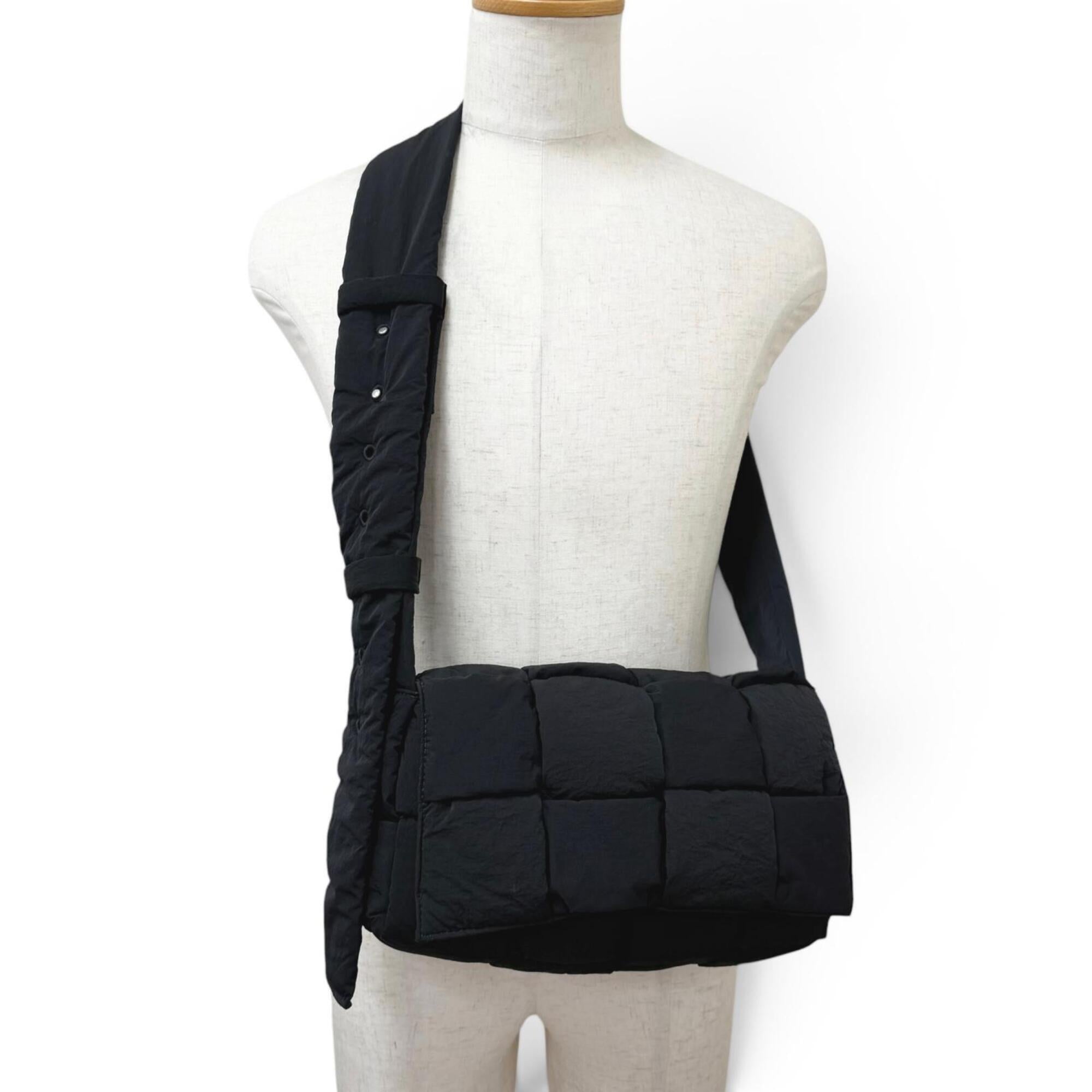 Bottega Veneta Black Nylon Shoulder Bag Sling Bag (Pre-Owned)