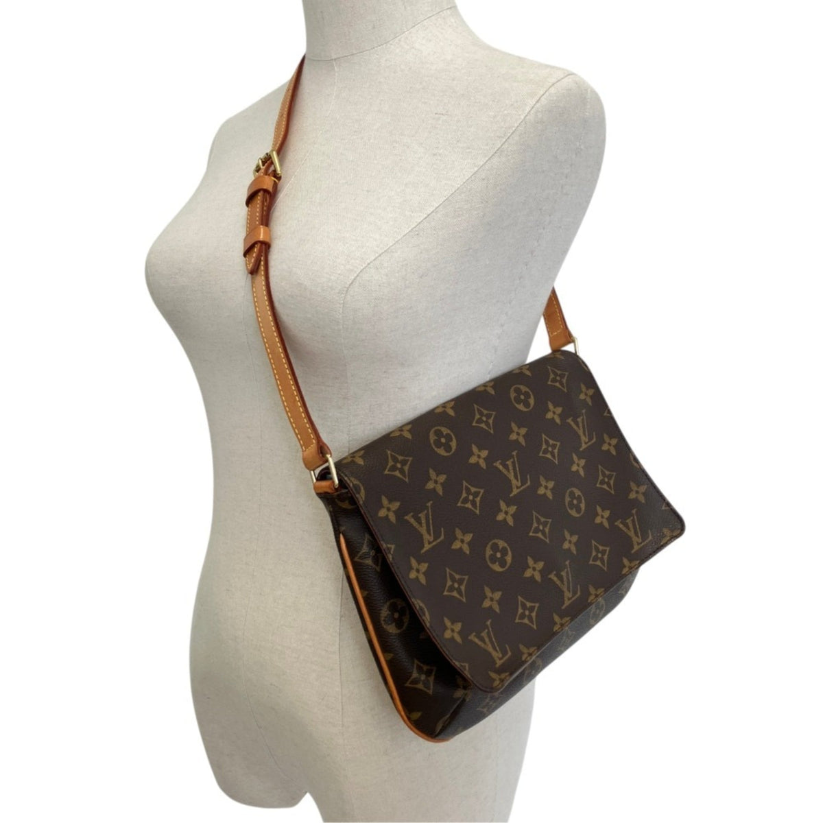 Louis Vuitton Brown Monogram Shoulder Bag (Pre-Owned)