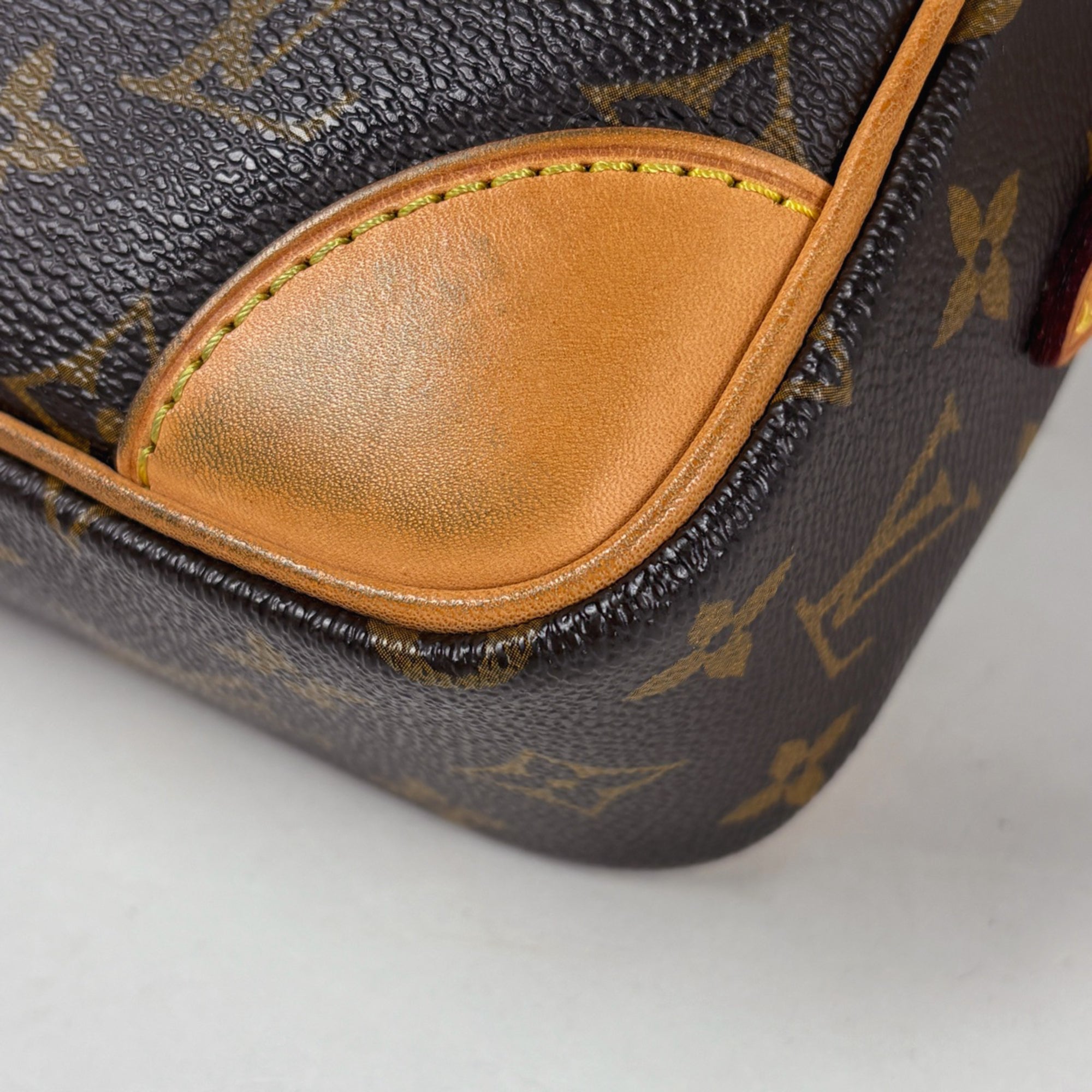 Louis Vuitton Brown Monogram Shoulder Bag (Pre-Owned)