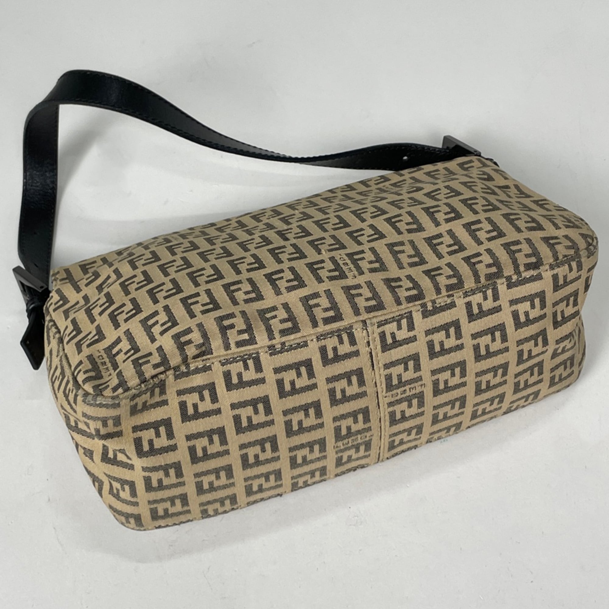 Fendi Beige Canvas Leather Shoulder Bag (Pre-Owned)