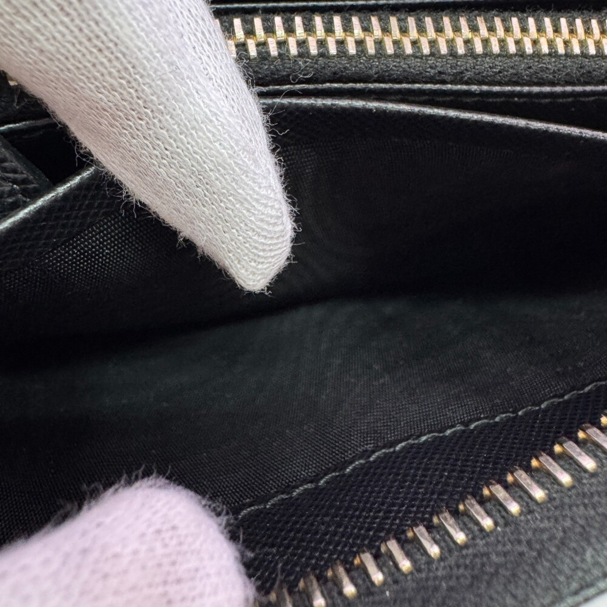 Prada Black Leather Wallet (Bi-Fold) (Pre-Owned)