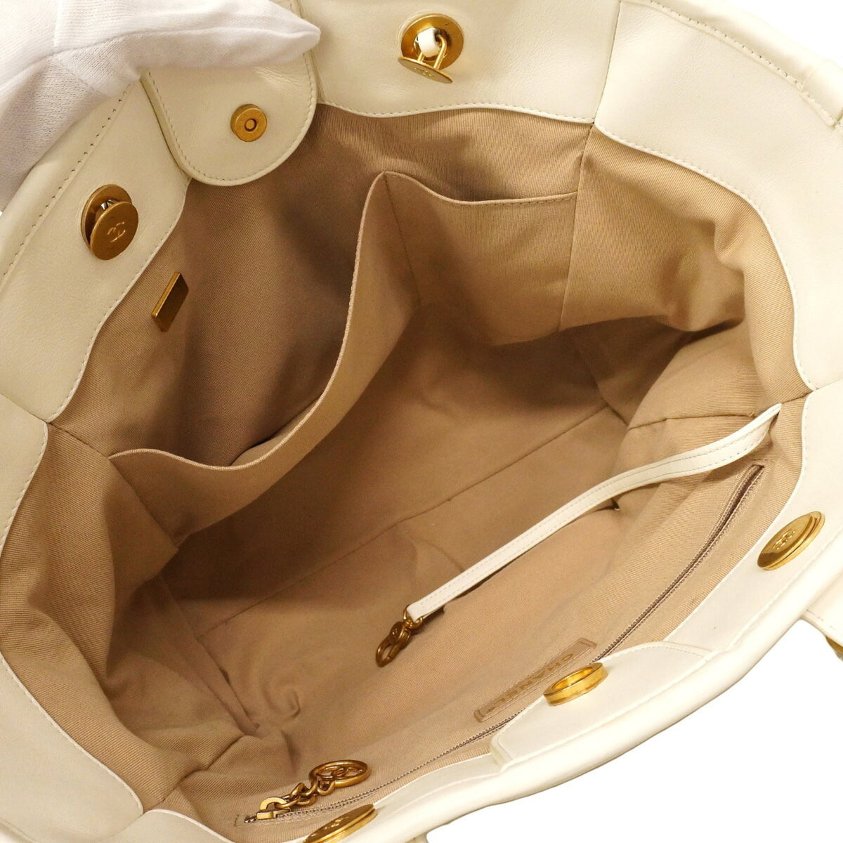 Chanel White Leather Tote Bag (Pre-Owned)