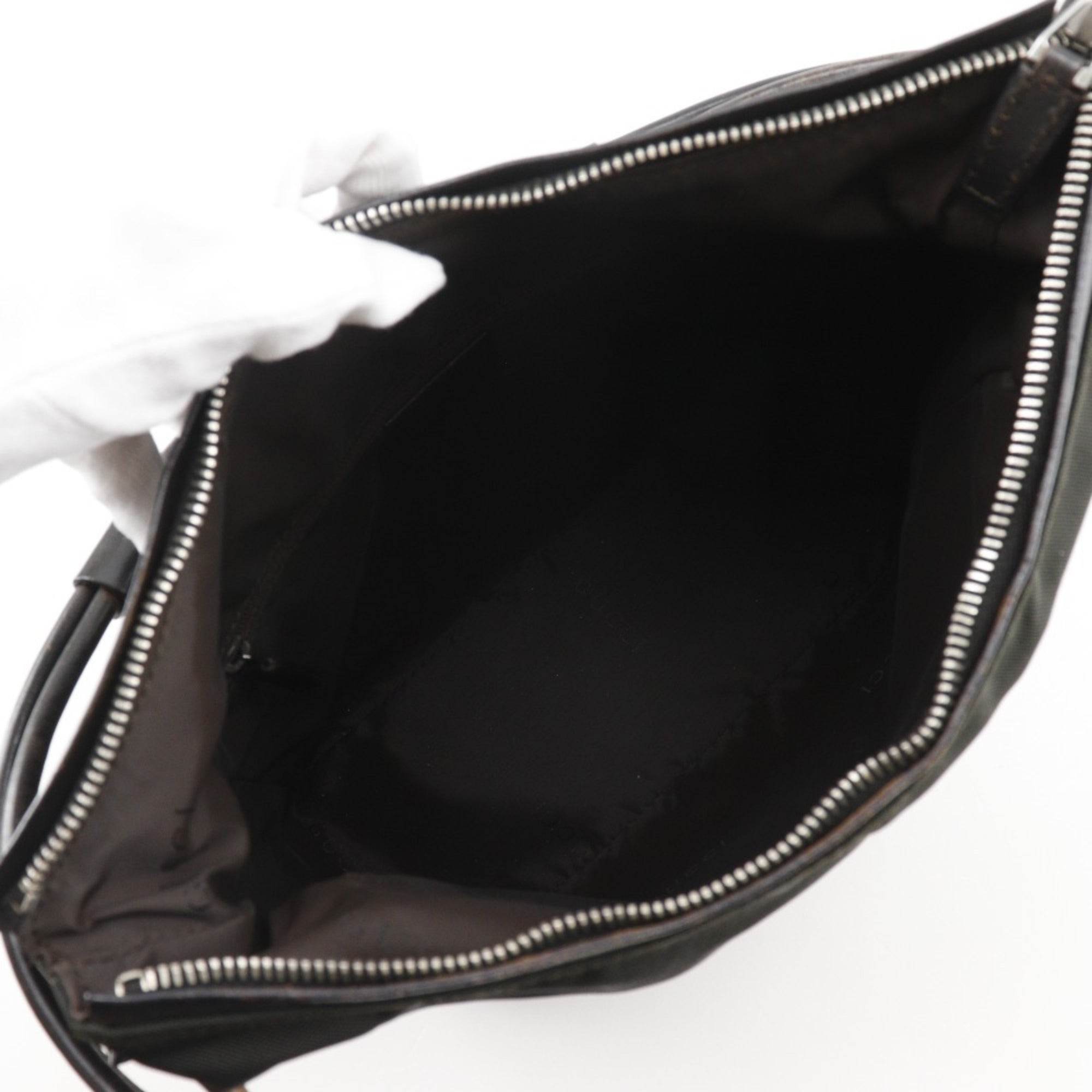 Gucci Black Nylon Canvas Shoulder Bag (Pre-Owned)