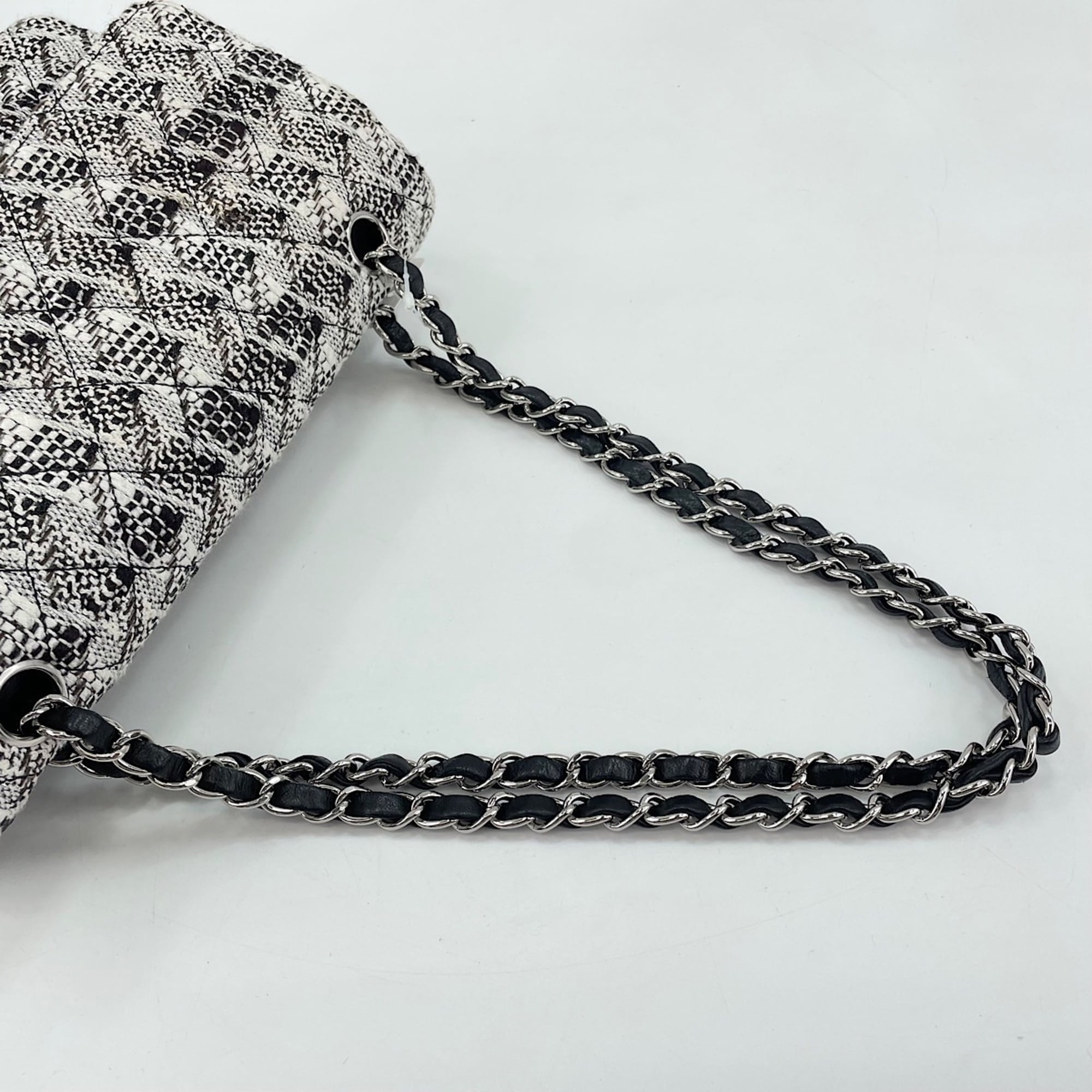 Chanel White Handbag (Pre-Owned)
