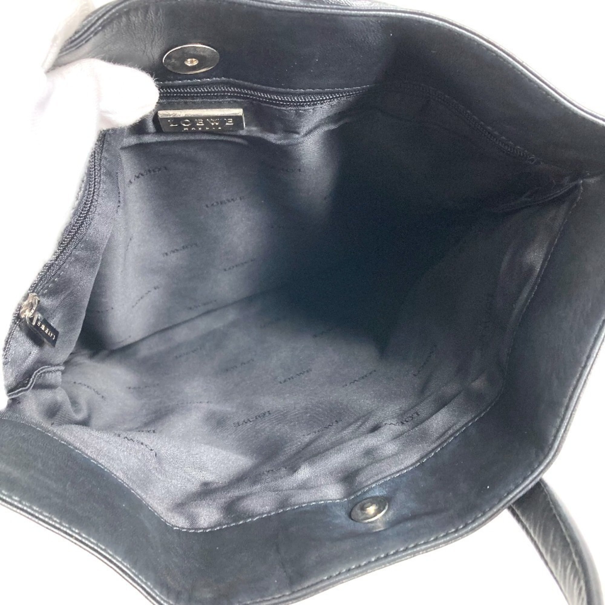 Loewe Black Leather Handbag (Pre-Owned)