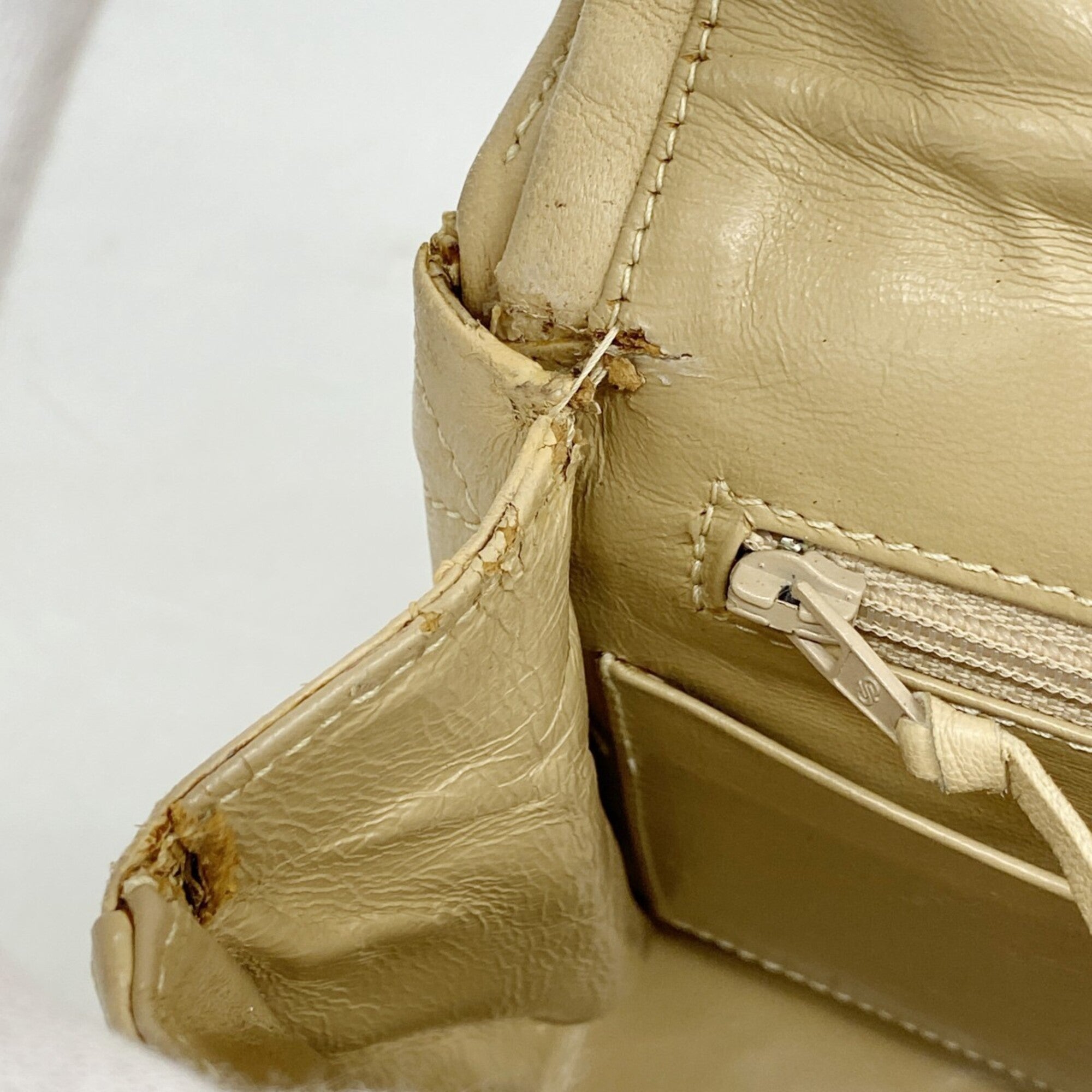 Chanel Beige Leather Shoulder Bag (Pre-Owned)