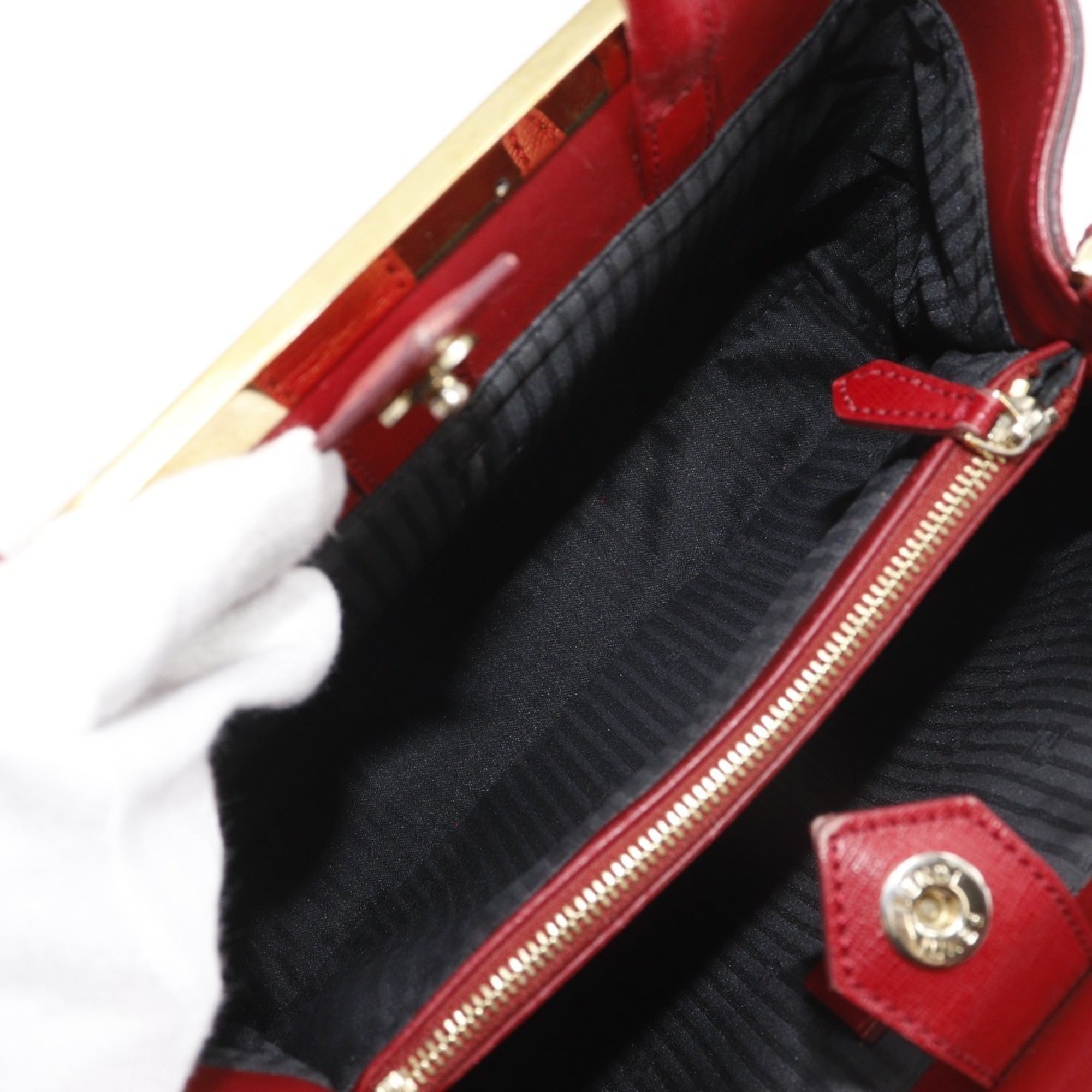 Fendi Red Color Leather Handbag (Pre-Owned)