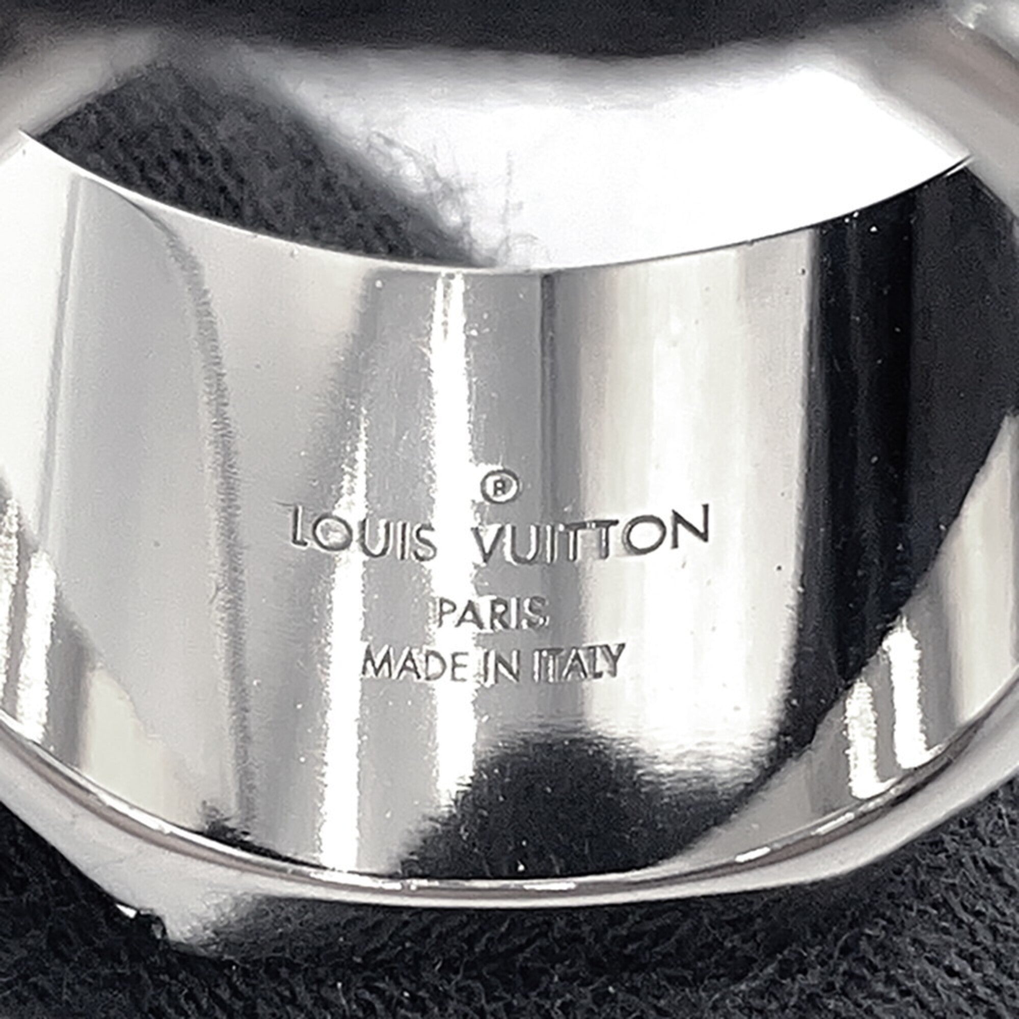 Louis Vuitton Silver Metal Band Ring (Pre-Owned)