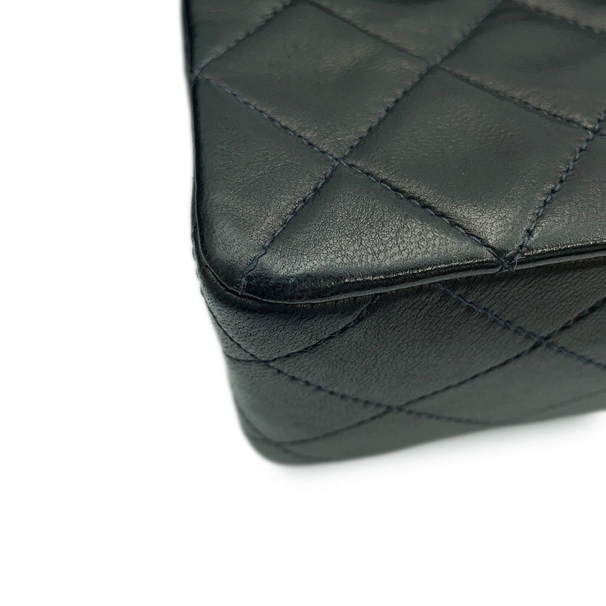 Chanel Black Leather Shoulder Bag (Pre-Owned)