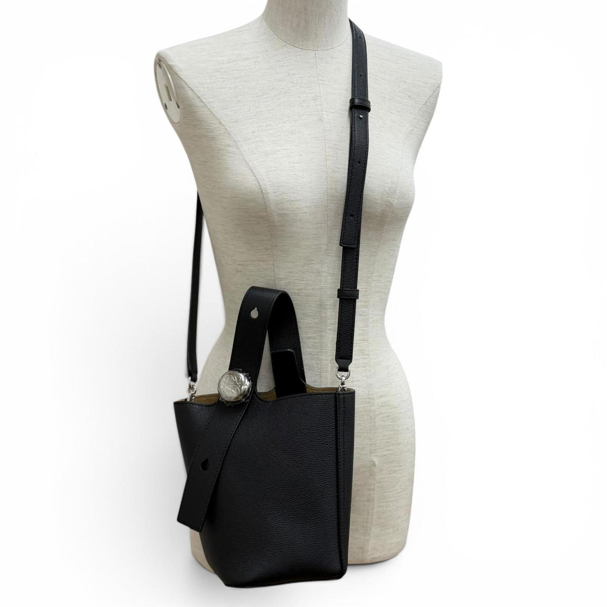 Loewe Black Shoulder Bag (Pre-Owned)