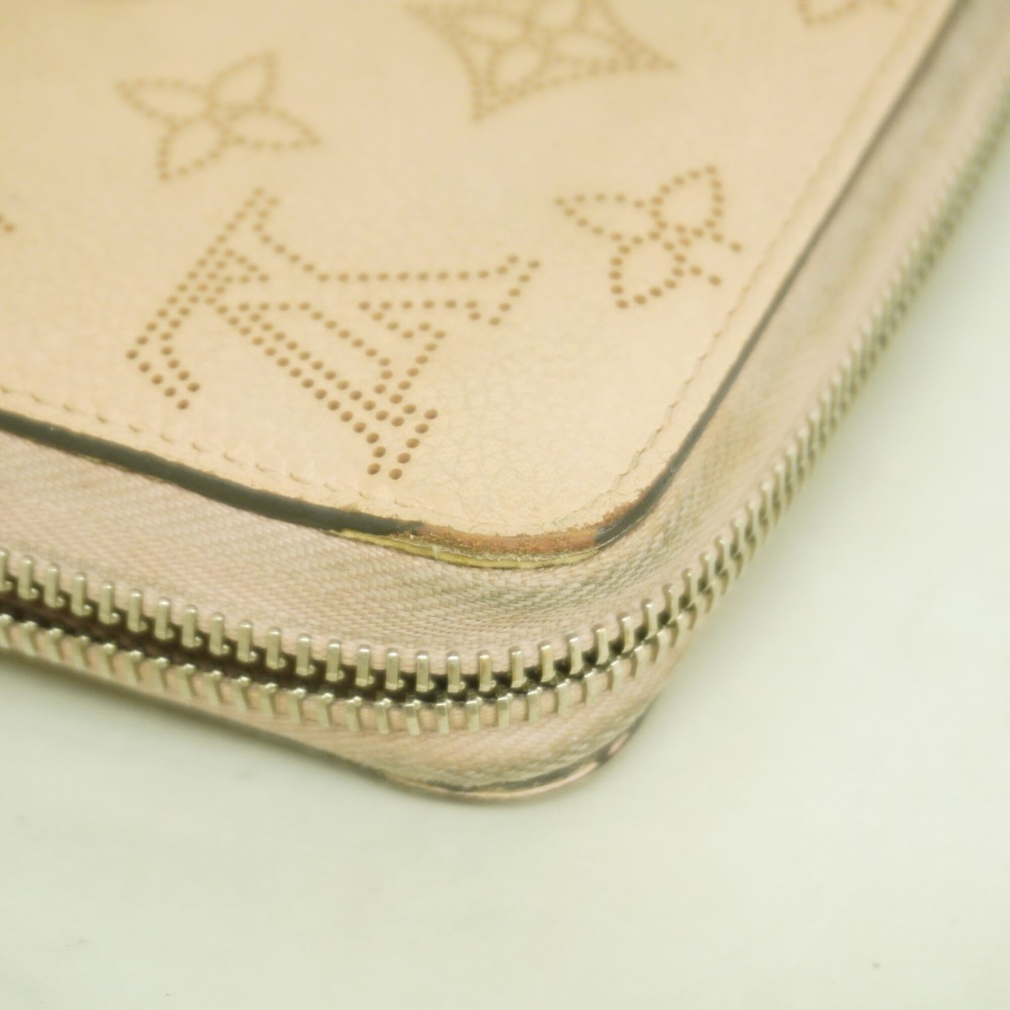Louis Vuitton Magnolia Long Wallet (Bi-Fold) (Pre-Owned)