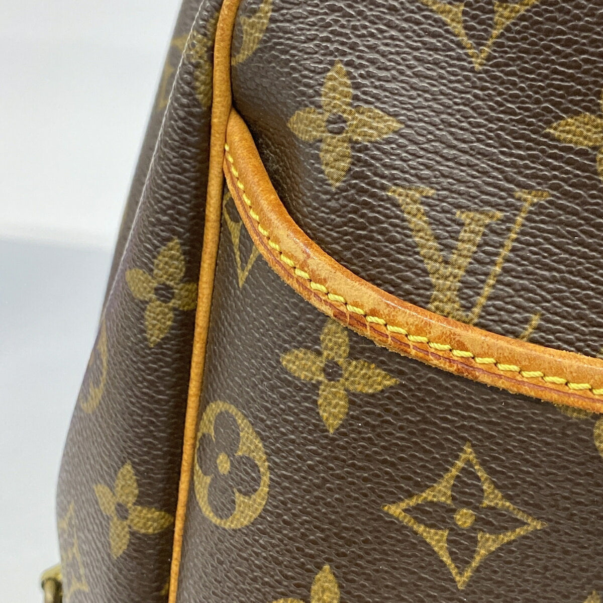 Louis Vuitton Brown Handbag (Pre-Owned)