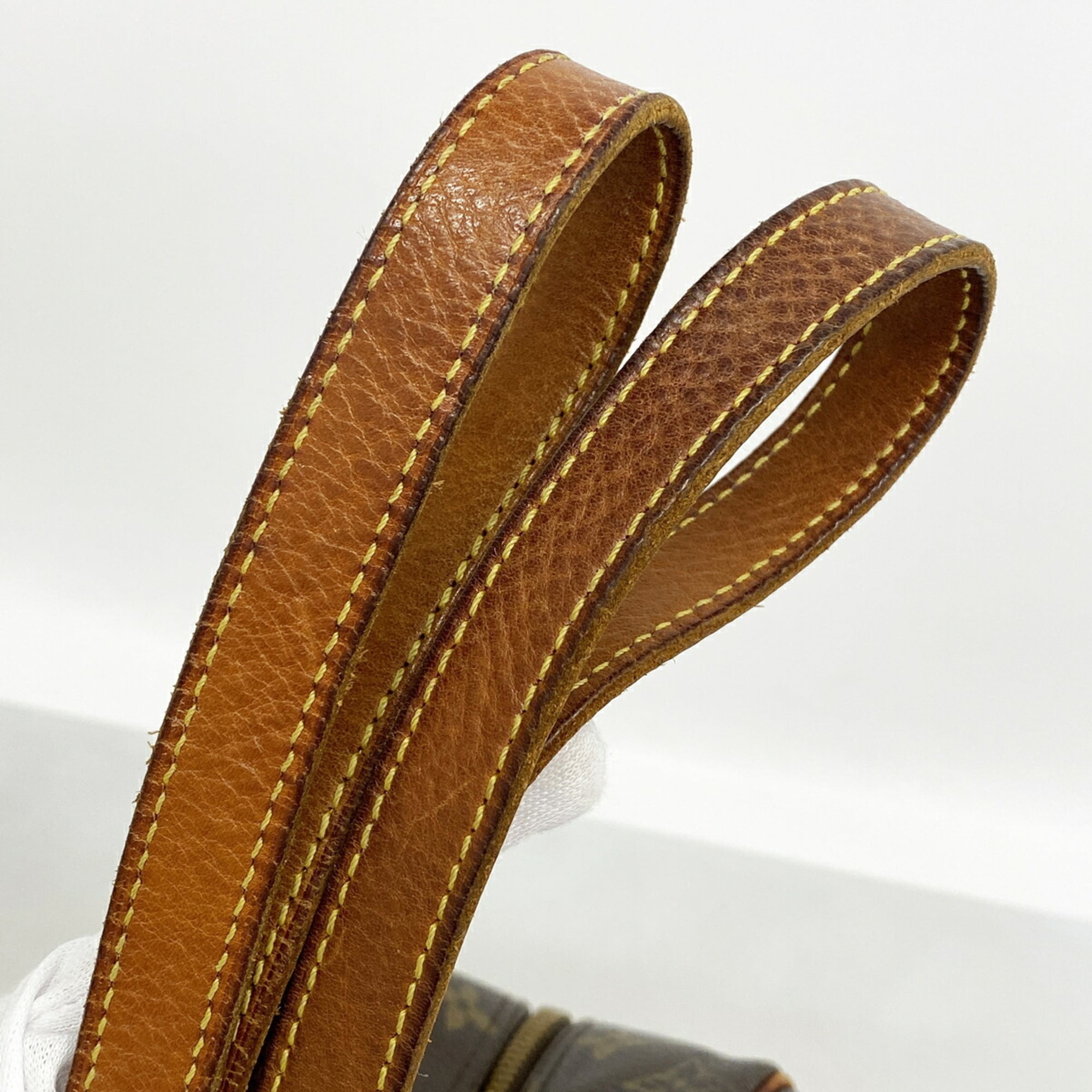 Louis Vuitton Brown Shoulder Bag (Pre-Owned)