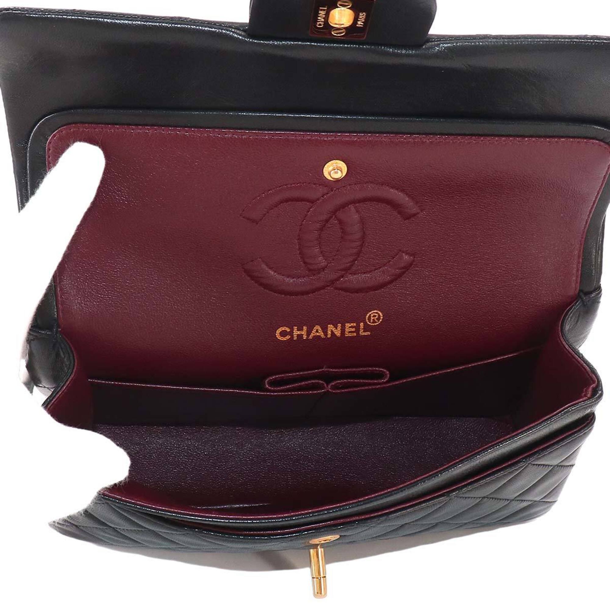 Chanel Matelasse Black Leather Handbag Shoulder Bag (Pre-Owned)