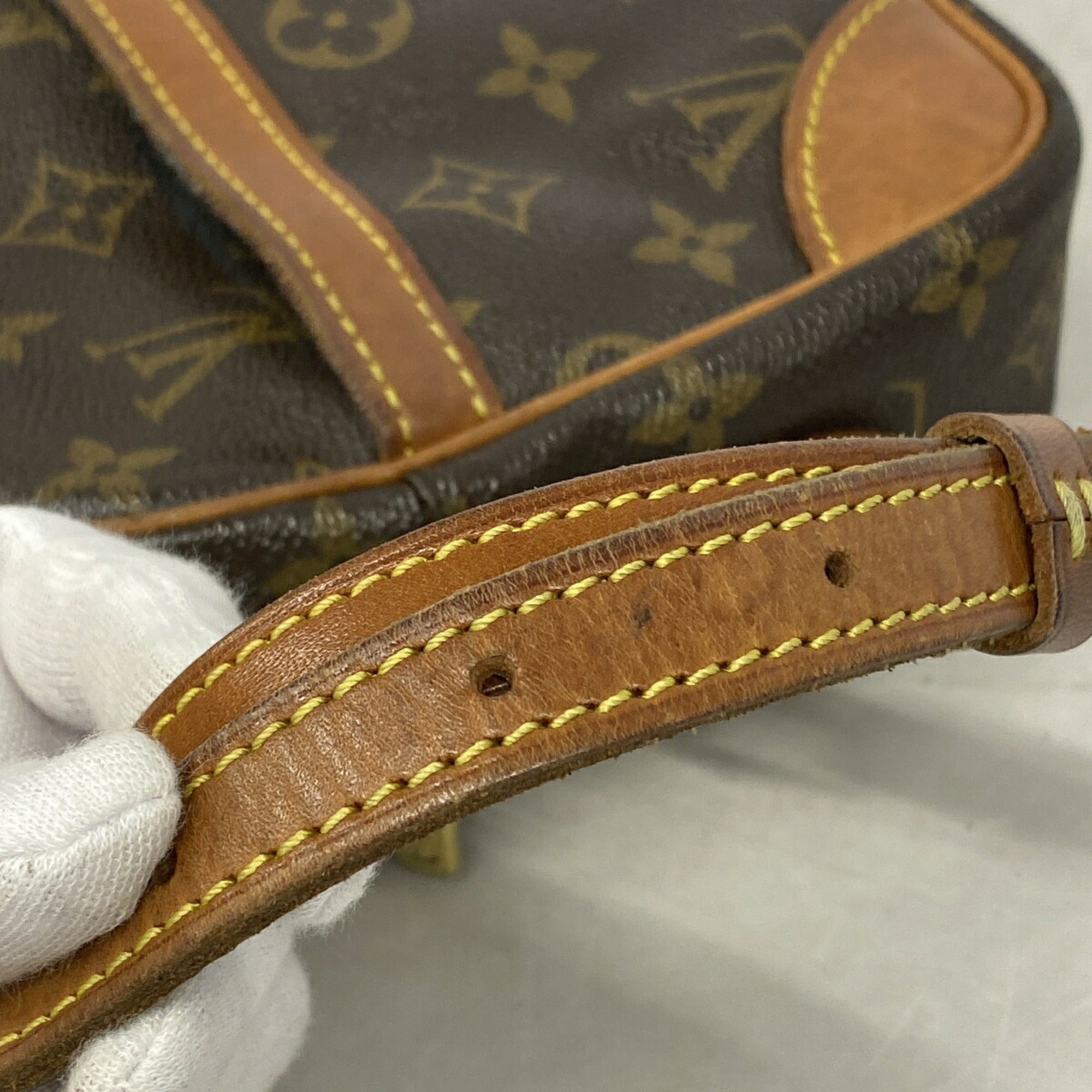Louis Vuitton Brown Shoulder Bag (Pre-Owned)