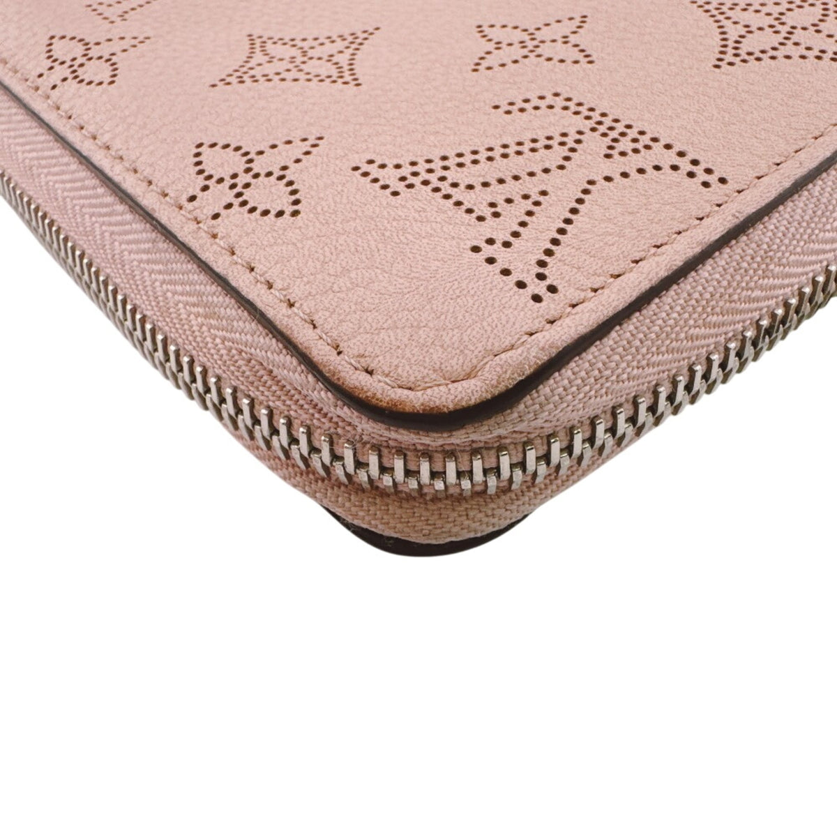 Louis Vuitton Mahina Beige Pink Mahina Leather Long Wallet (Bi-Fold) (Pre-Owned)