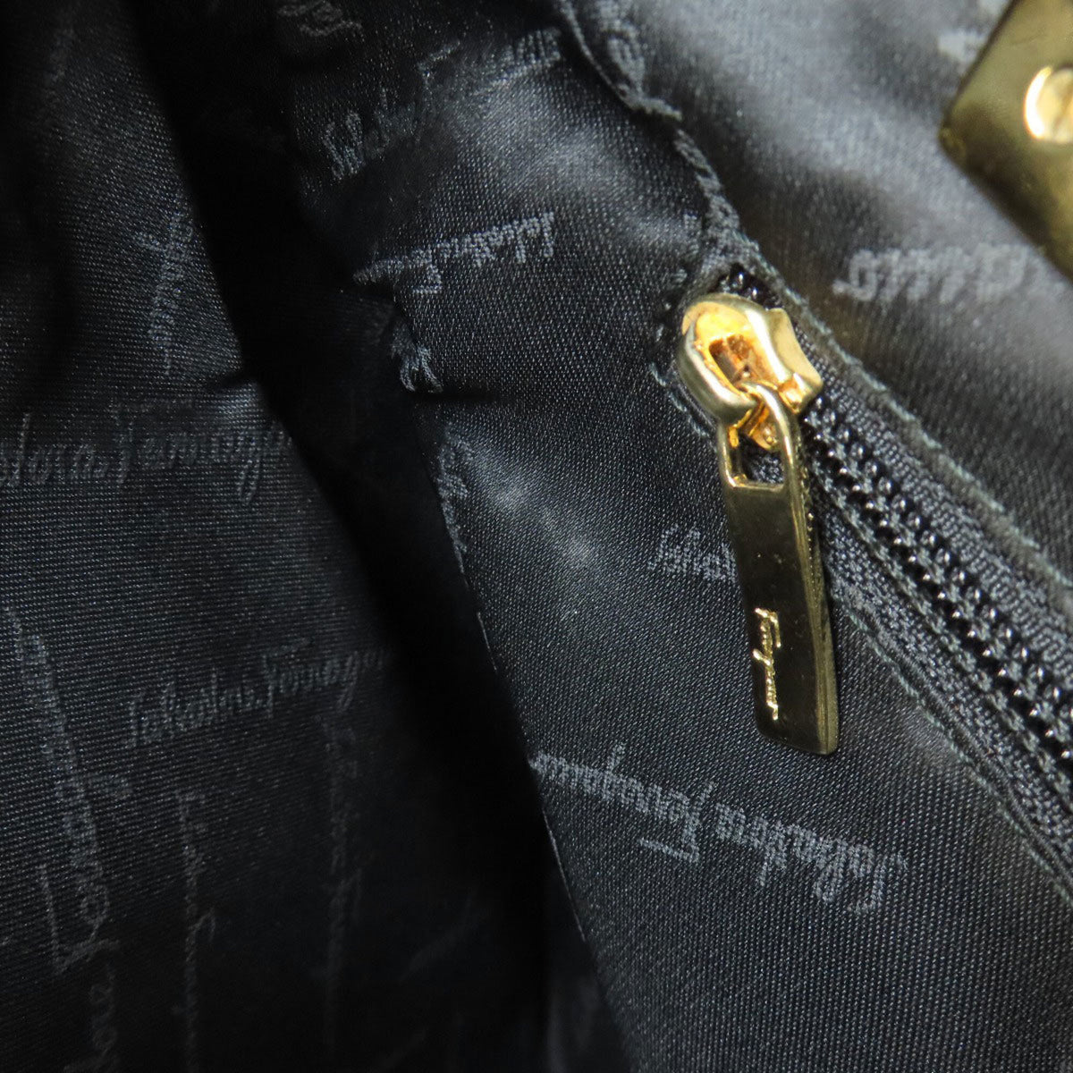 Salvatore Ferragamo Black Nylon Canvas Leather Handbag (Pre-Owned)