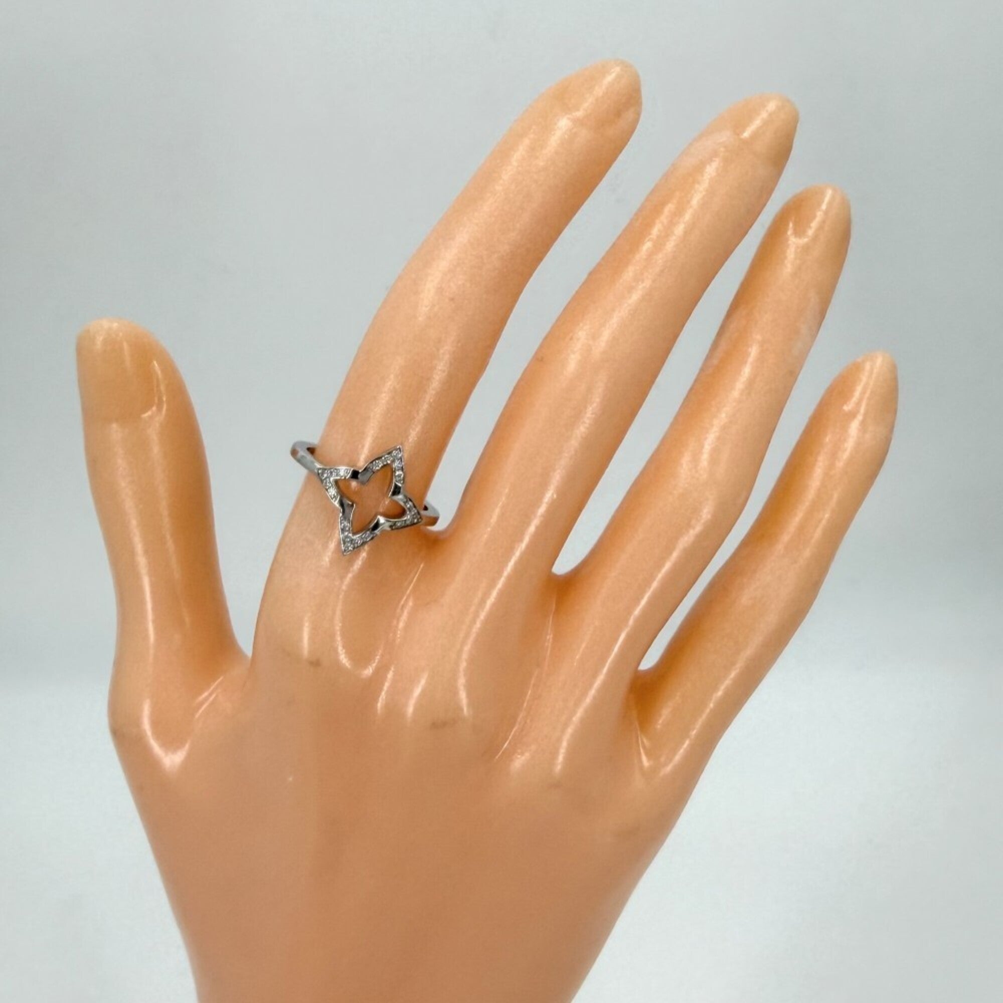 Louis Vuitton White Gold White Gold (18K) Band Ring (Pre-Owned)