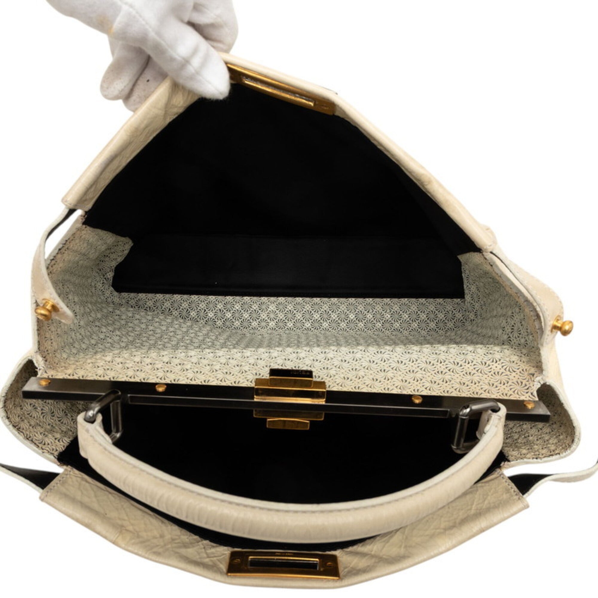 Fendi Ivory White Handbag Shoulder Bag (Pre-Owned)
