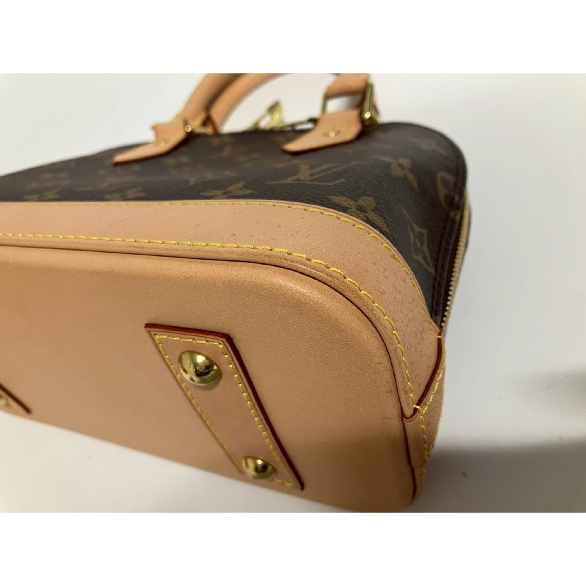 Louis Vuitton Brown Handbag (Pre-Owned)
