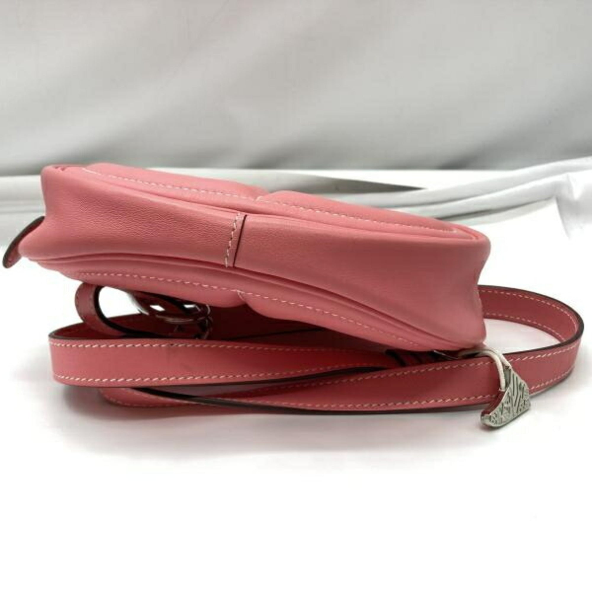 Hermes Pink Shoulder Bag (Pre-Owned)