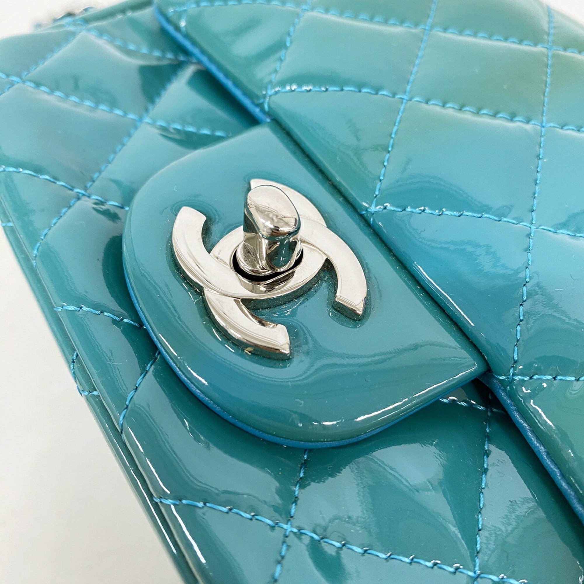 Chanel Blue Patent Leather Shoulder Bag (Pre-Owned)