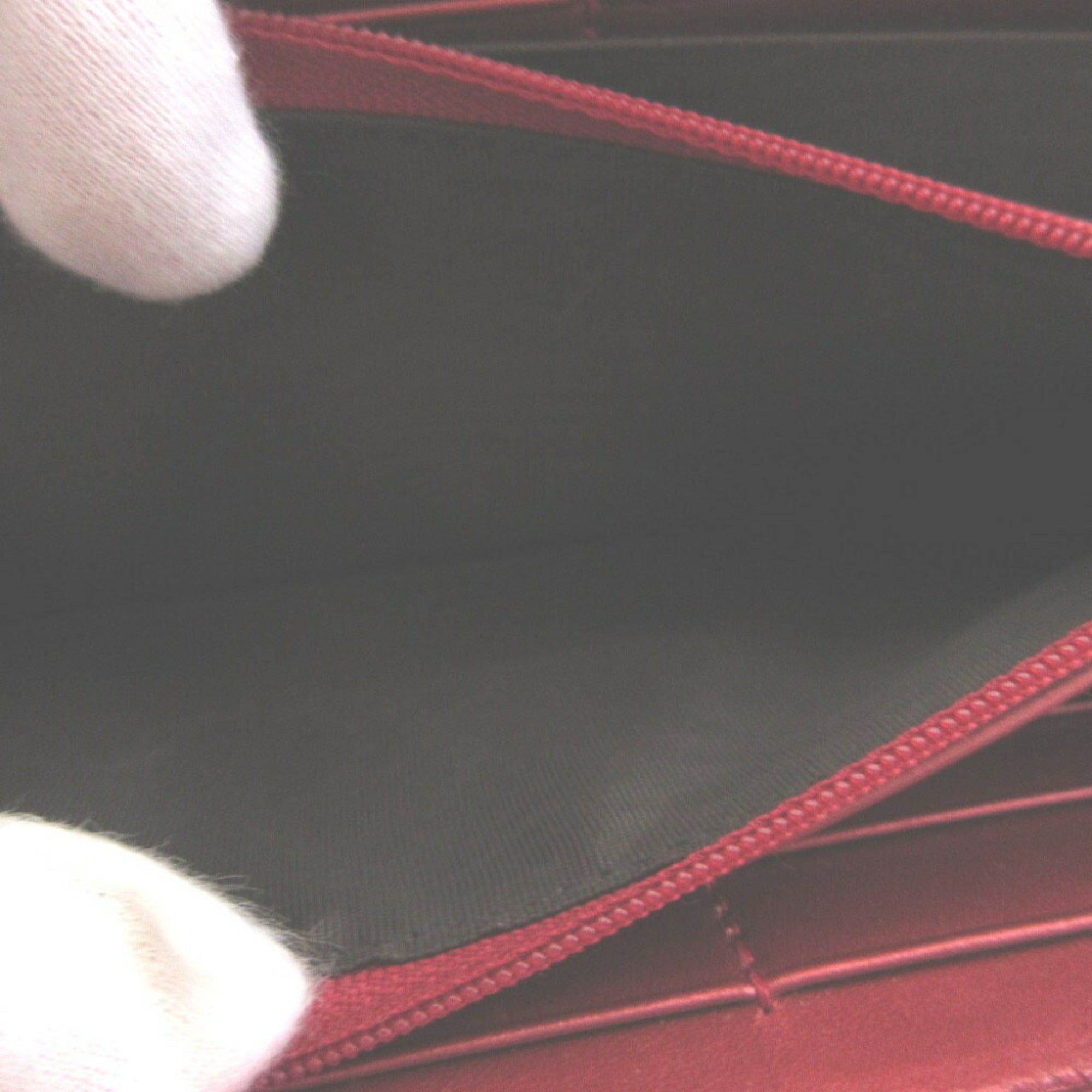 Gucci Red Color Leather Long Wallet (Bi-Fold) (Pre-Owned)