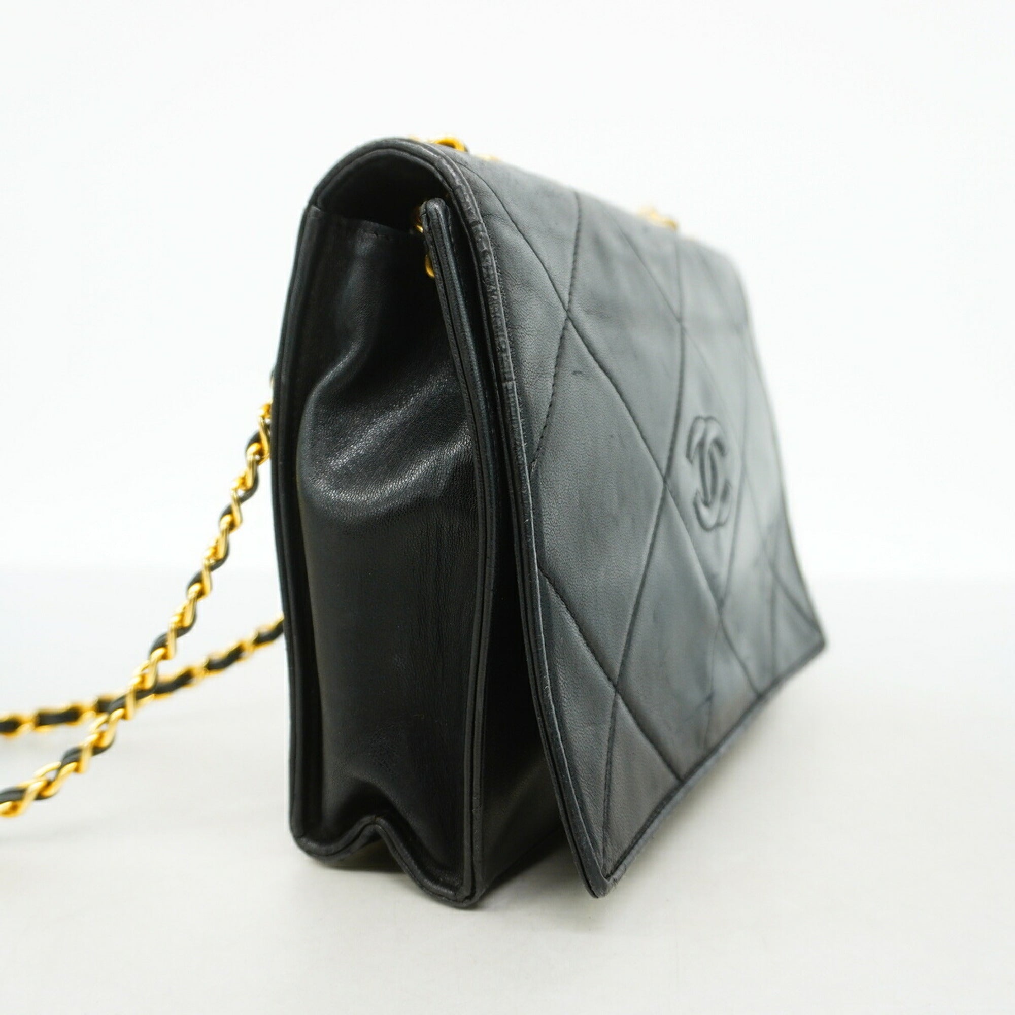 Chanel Black Leather Shoulder Bag (Pre-Owned)
