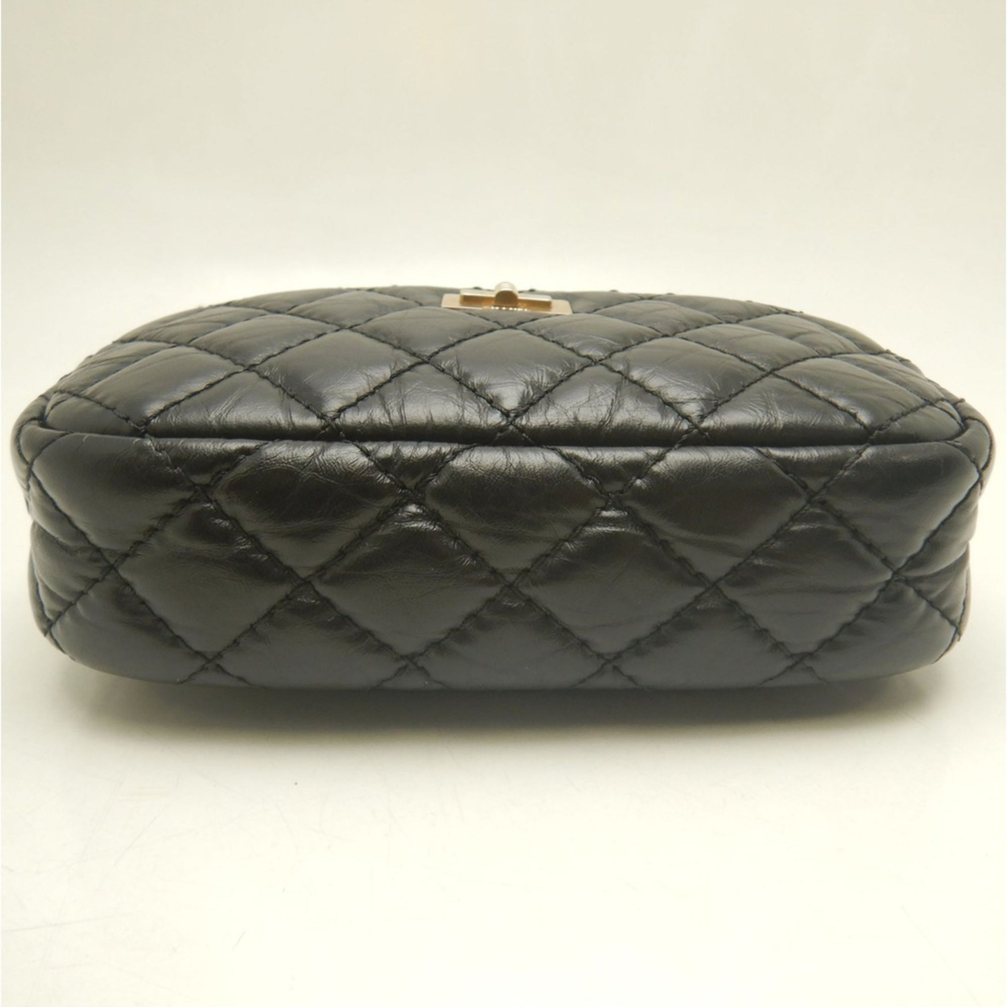 Chanel Black Leather Shoulder Bag (Pre-Owned)