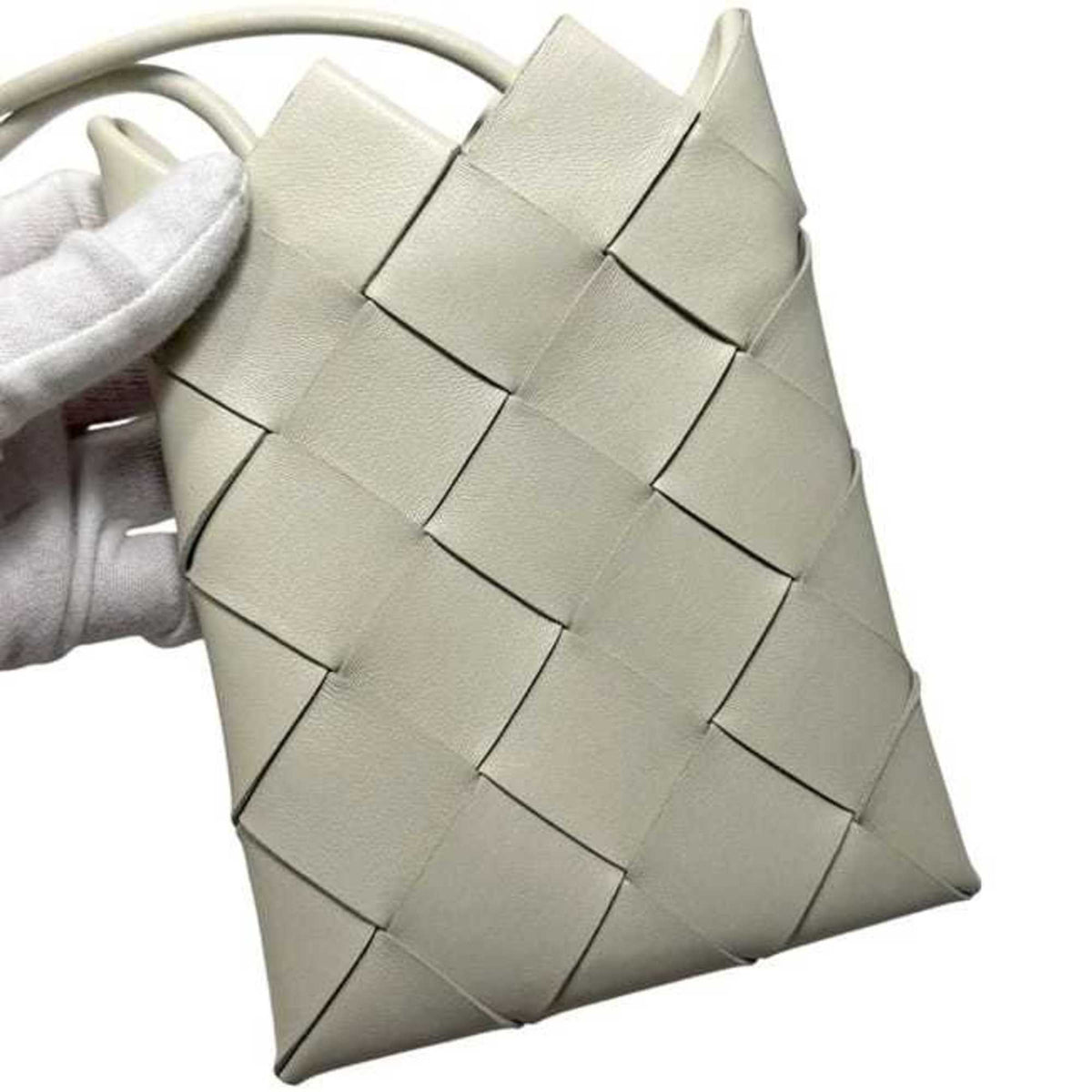 Bottega Veneta Intrecciato White Leather Pochette Shoulder Bag (Pre-Owned)