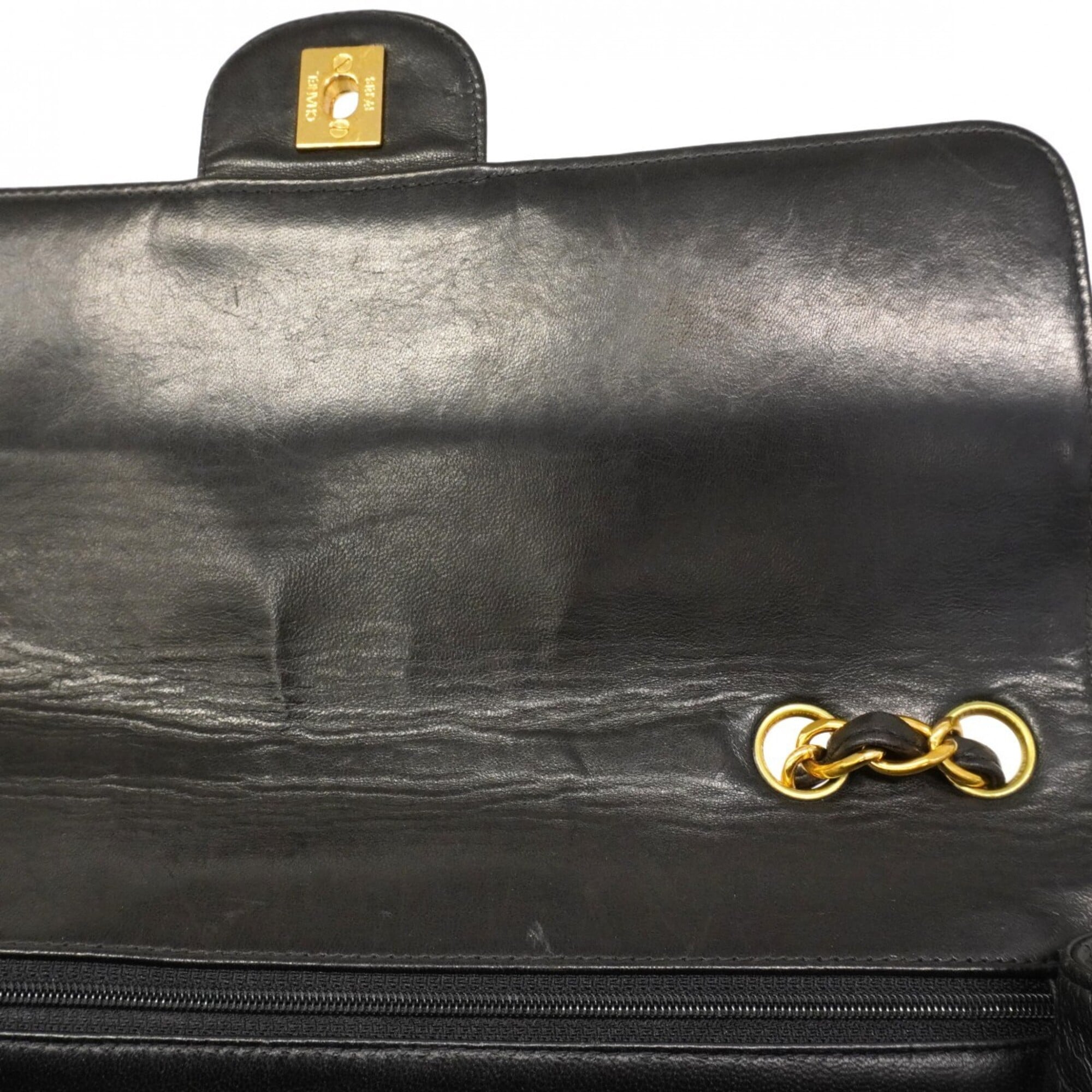 Chanel Black Leather Shoulder Bag (Pre-Owned)